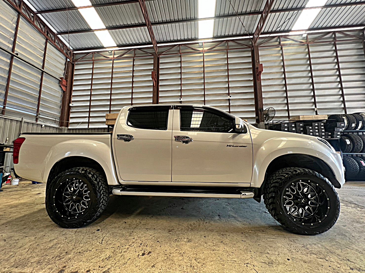 D-MAX แต่งทรงเมกาที่ STEP9