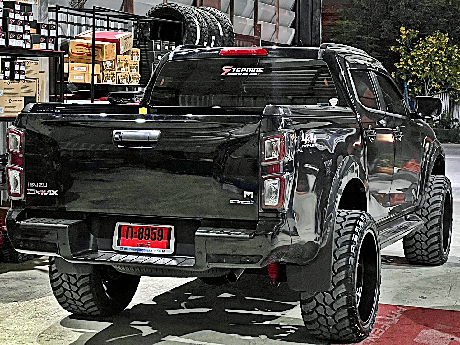 D-MAX ทรงเมกา จัดล้อแท้ HOSTILE ที่ STEP9