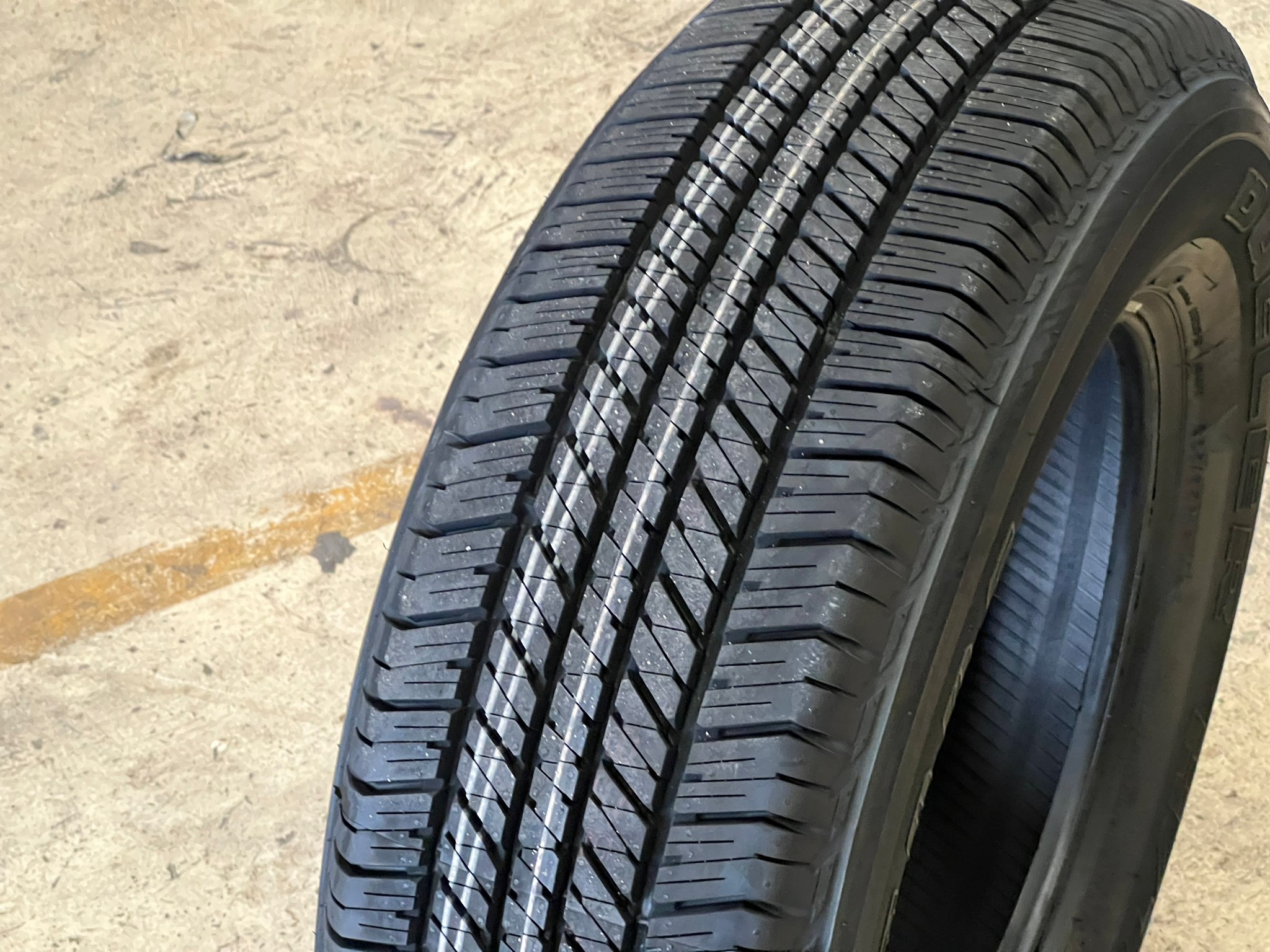 BRIDGESTONE 265/65-17 HT684 ราคาถูก