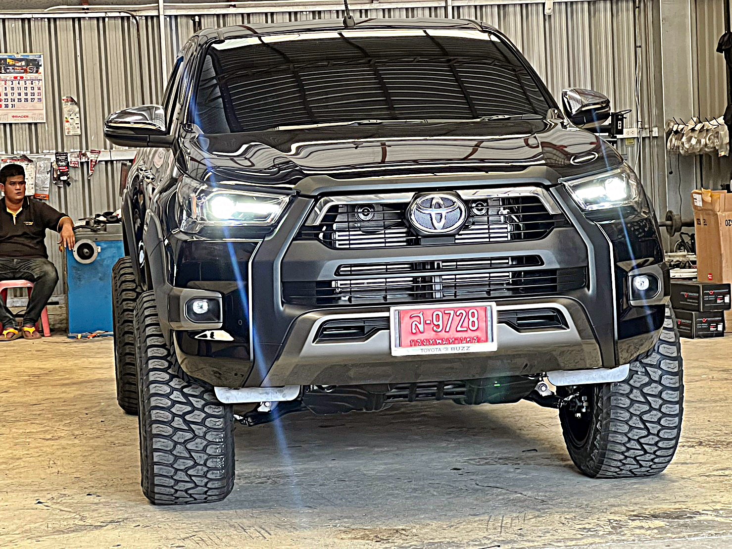 TOYOTA REVO แต่งทรงเมกาที่ STEP9