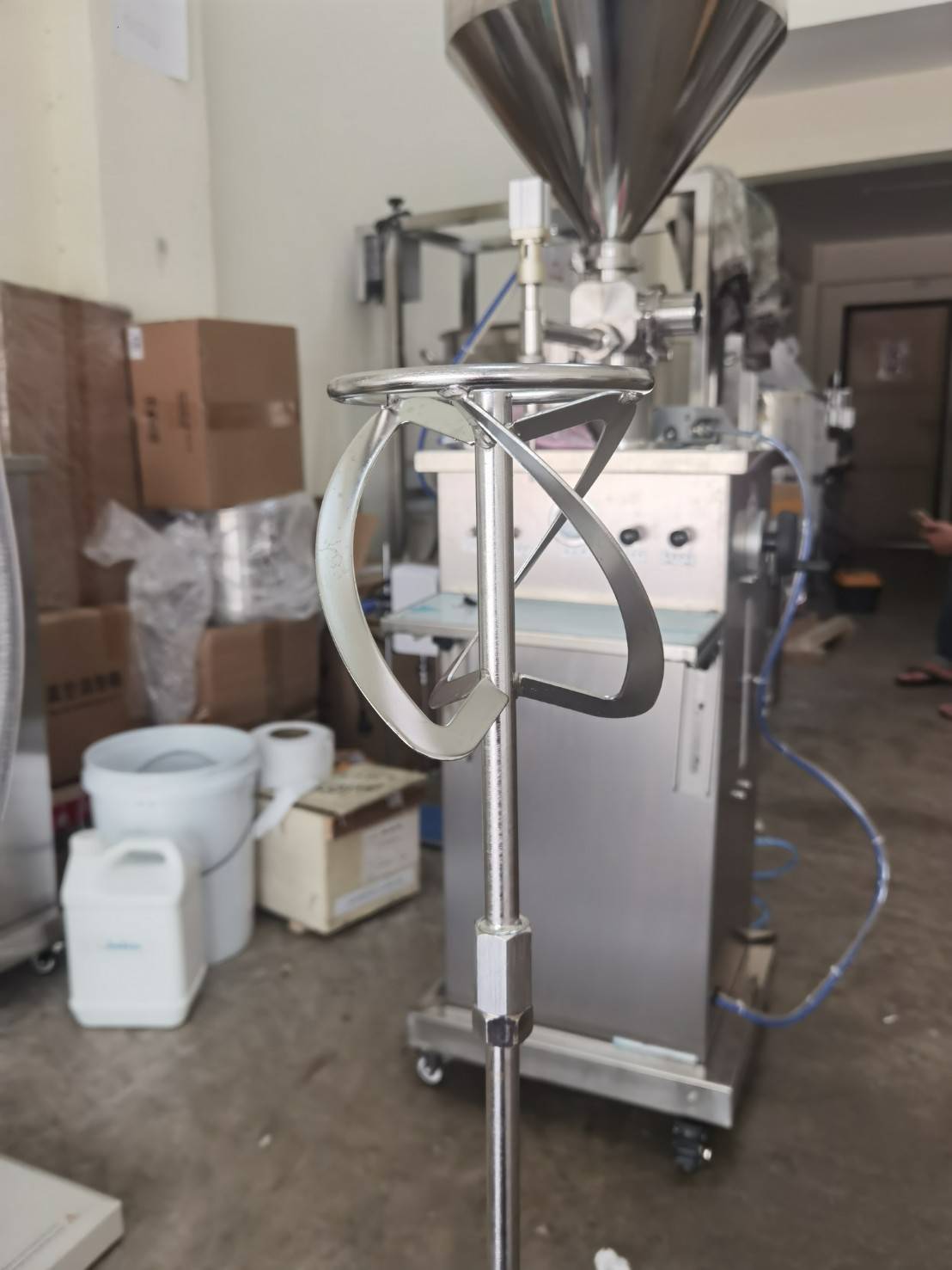 14529 เครื่องปั่นผสมของเหลว เครื่องผสมซีเมนต์ ผสมเคมี ผสมสี หัวปั่นเกรด 304 กันสนิม 1800w