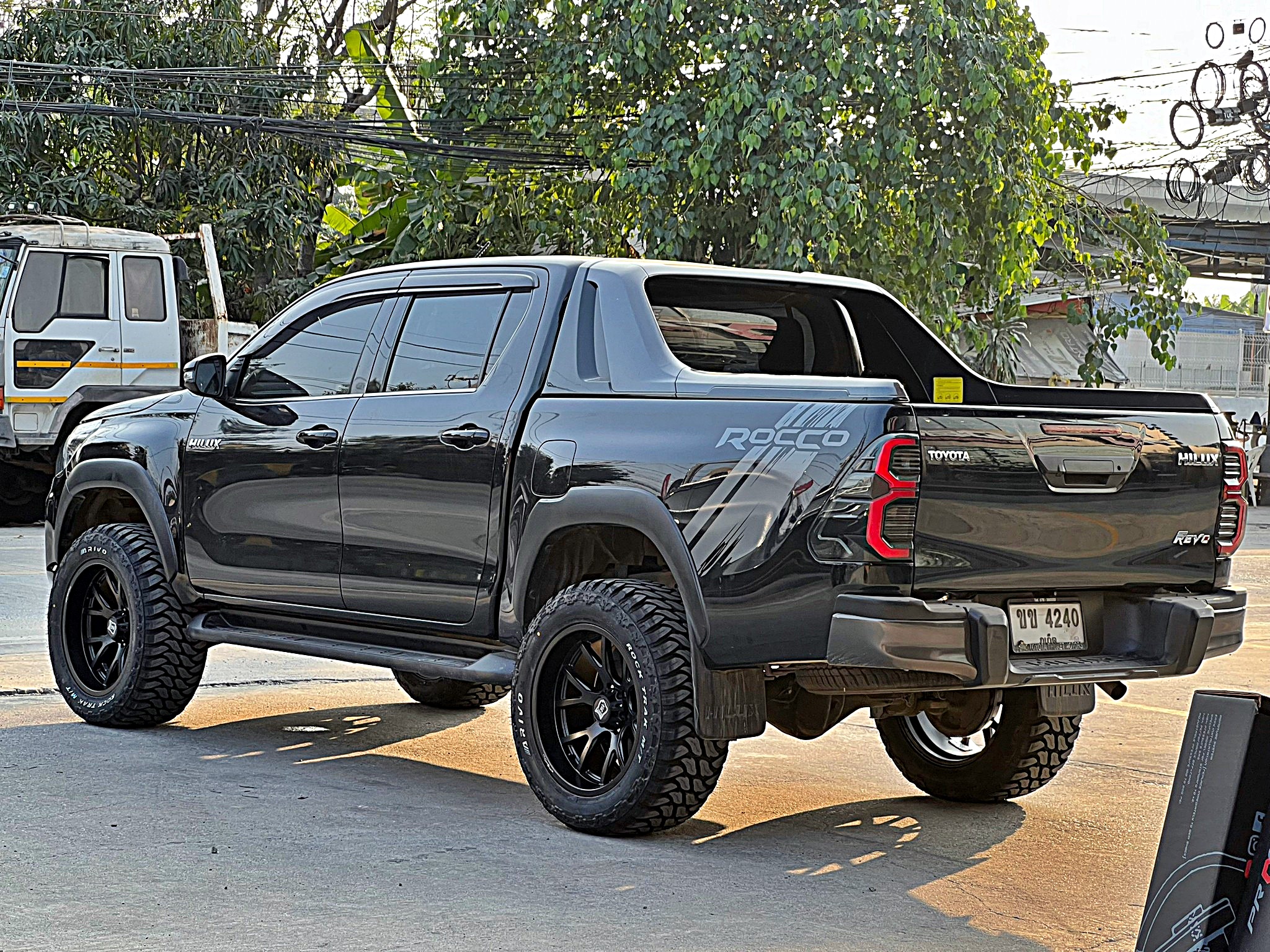 TOYOTA REVO ROCCO ทะเบียนภูเก็ต แต่งทรงเมกาที่ STEP9