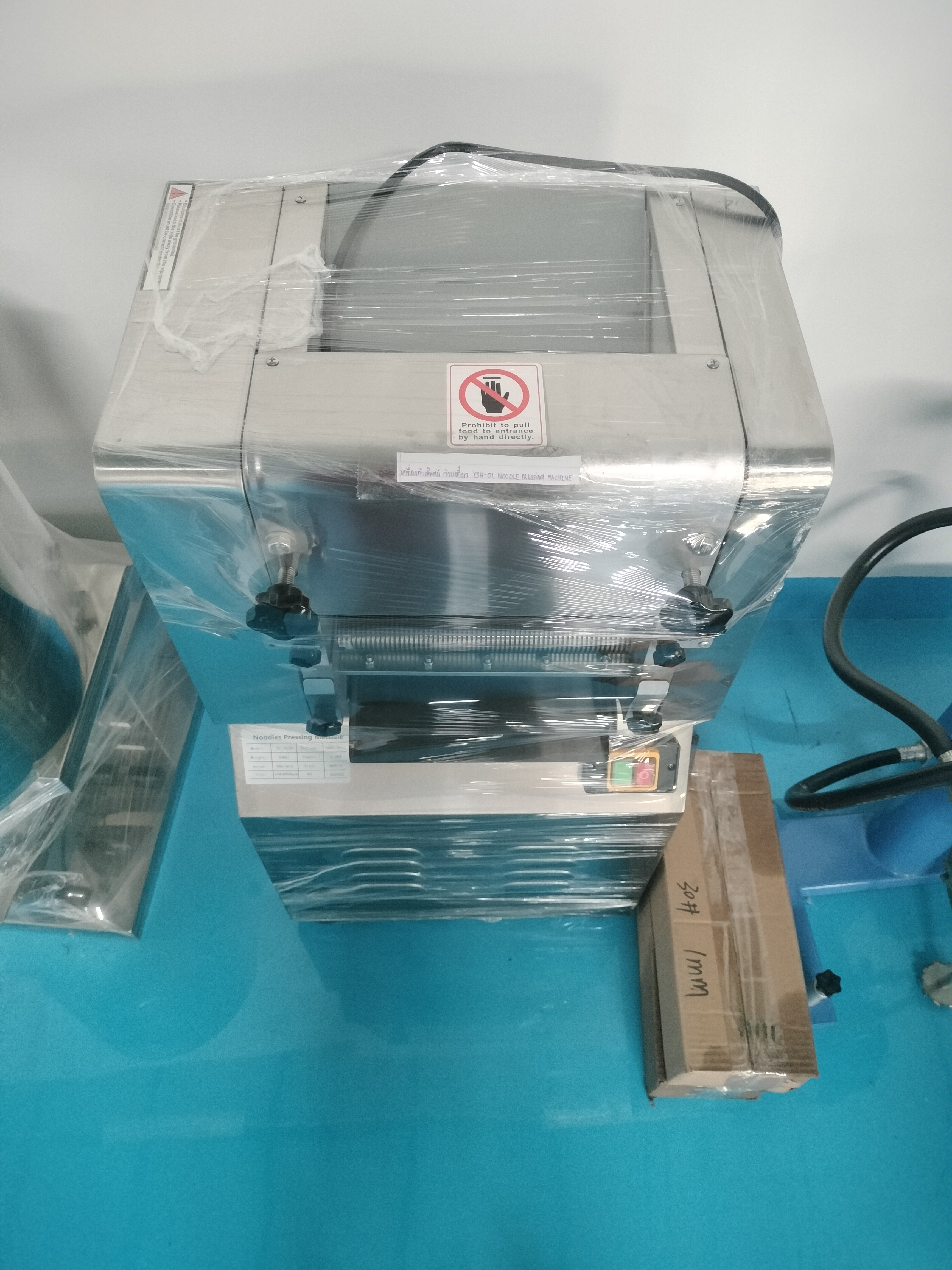 เครื่องทำเส้นหมี่ ก๋วยเตี๋ยว เครื่องทำรีดแผ่นแป้ง เครื่องสแตนเลส304 YSH-01 NOODLE PRESSING MACHINE