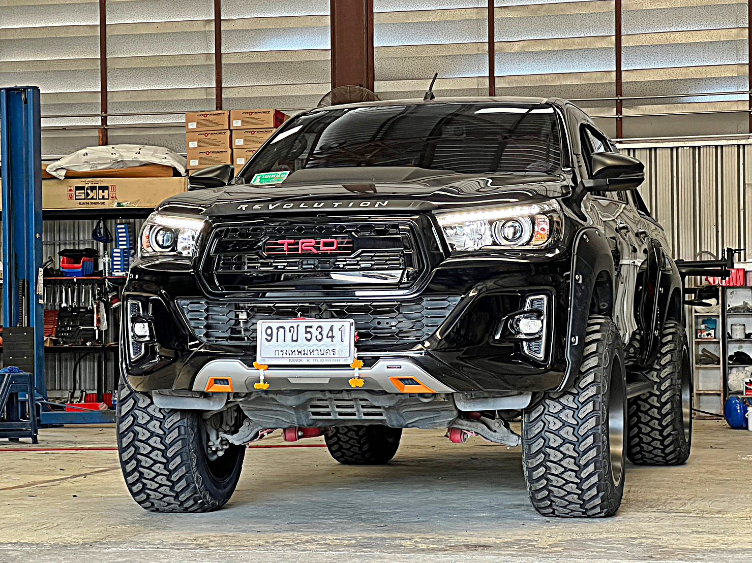 TOYOTA REVO แต่งทรงเมกาที่ STEP9