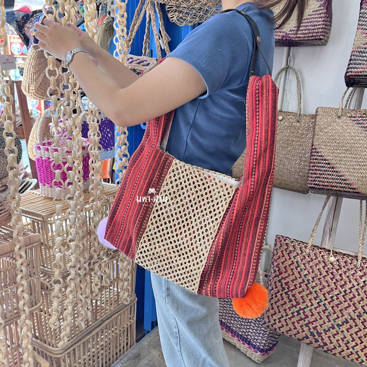 กระเป๋าสะพายข้าง กระเป๋าผ้า แต่งลายผ้าไทย คละแบบ 💐