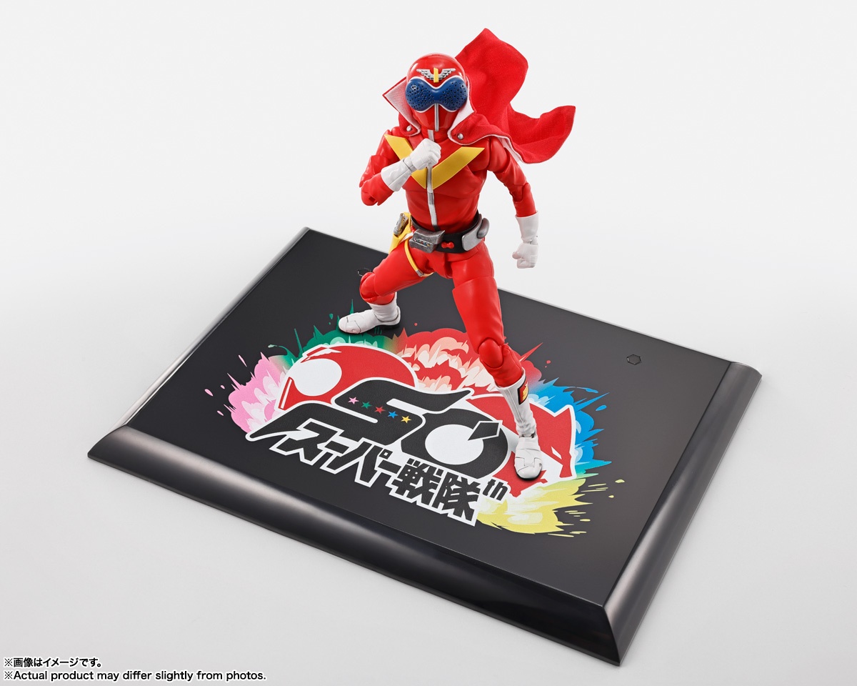 S.H.Figuarts (SHINKOCCHOU SEIHOU) AKARENGER Super Sentai 50th Anniversary Ver. (First press limited pedestal included)
