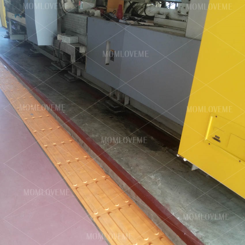 กระเบื้องยาง นำทางคนตาบอด ลายยาว สีเหลือง 1000แผ่น/ราคาต่อแผ่น100บาท (กรุณาดูราคาต่อจำนวนการสั่งน๊ะค่ะ)(กรุณารอร้านยืนยันการสั่งทางเมล์)