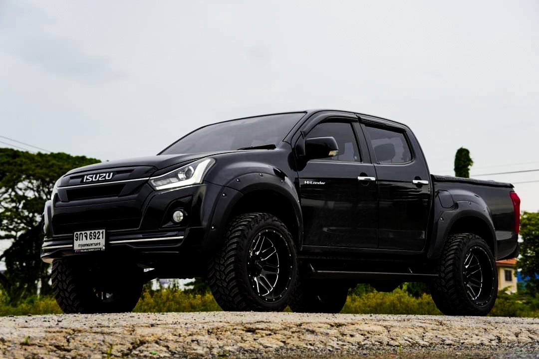 D-MAX ทรงเมกา อย่างหล่อ ที่ STEP9