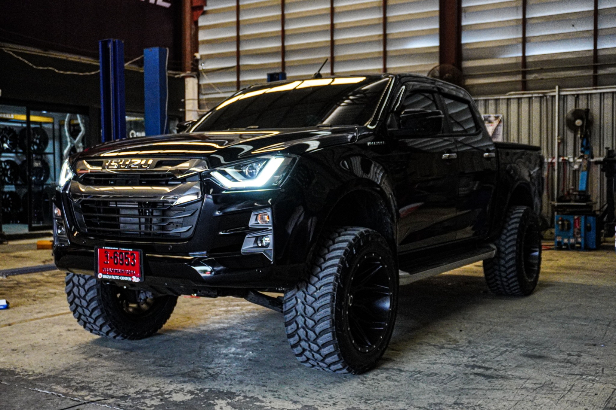 ISUZU V-CROSS แต่งทรงเมกาที่ STEP9