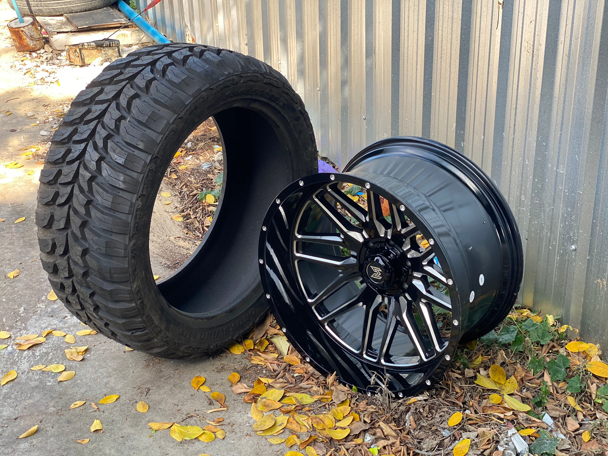 MAGNETIC 22x12 ET-44 CROSSWIND MT 33/12.5R22