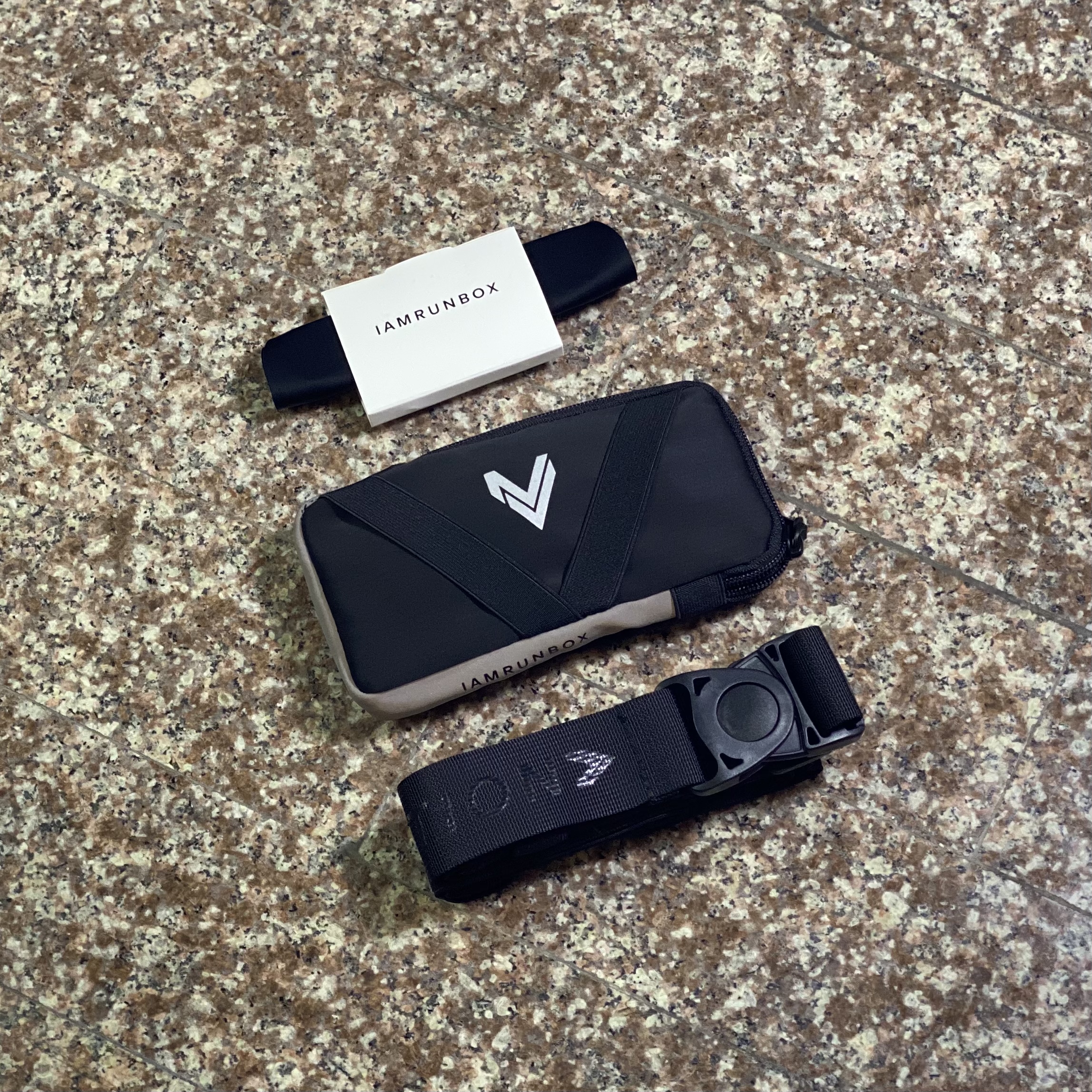 กระเป๋าวิ่ง Iamrunbox MINI ‘BLACK’