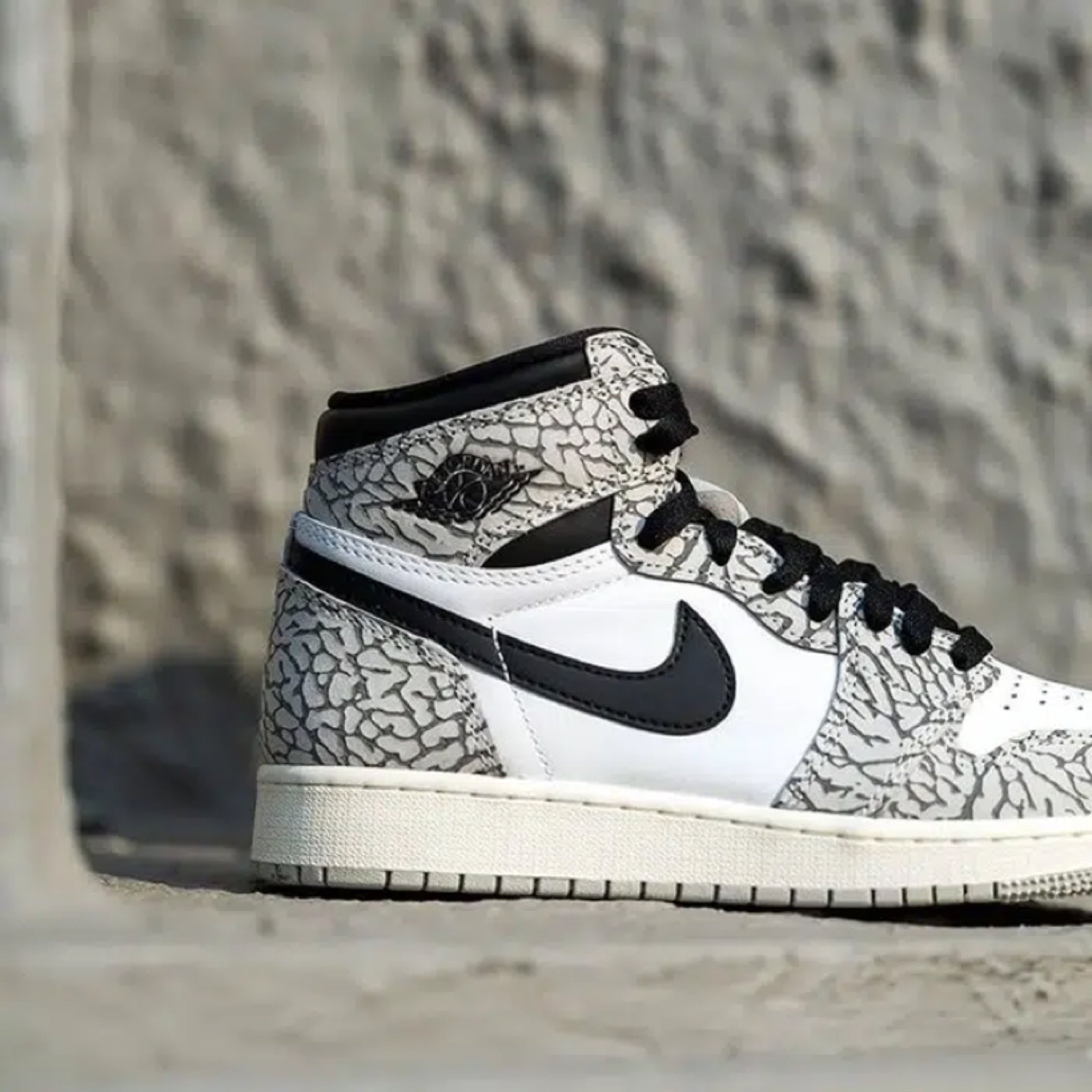 รองเท้า Nike Air Jordan 1 ‘White/Cement’ (M9US)