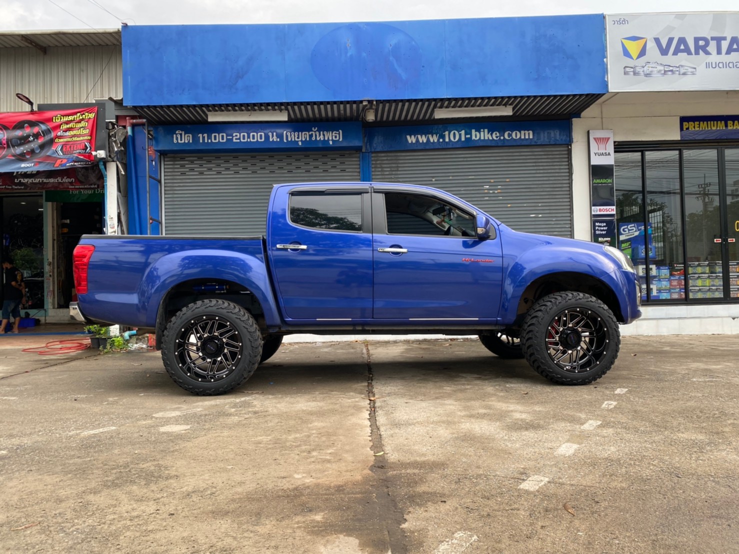 D-MAX มาจากสุพรรณบุรี จัดทรงเมกาที่ STEP9