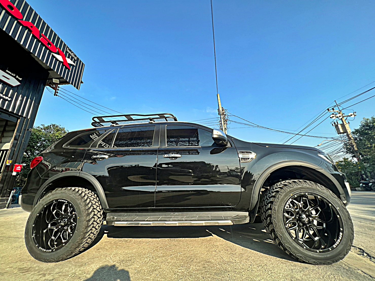 FORD EVEREST แต่งทรงเมกาที่ STEP9