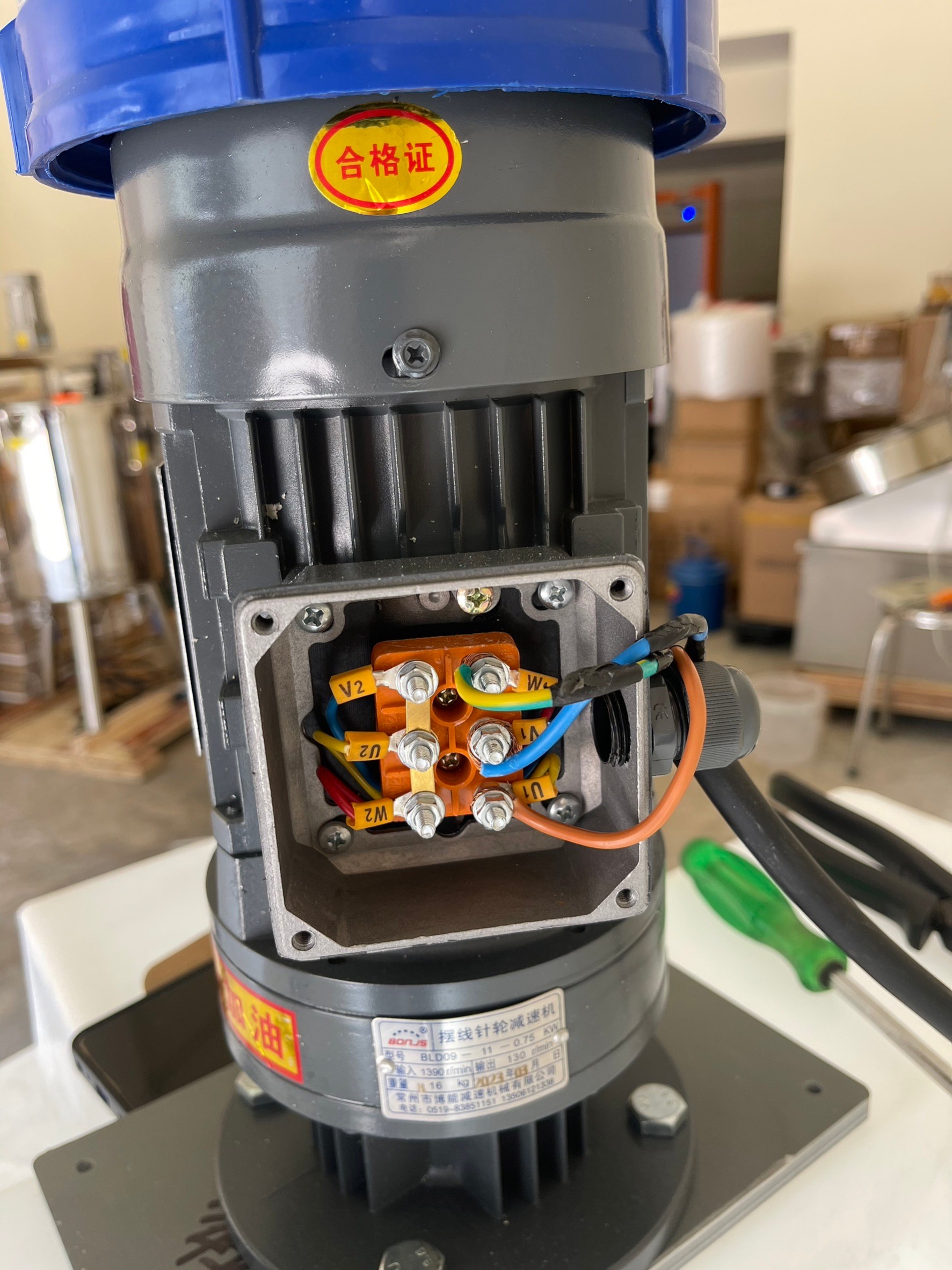 ถังผสม(PE)น้ำยา + พร้อมมอเตอร์หัวปั่น ขนาด 300 ลิตร