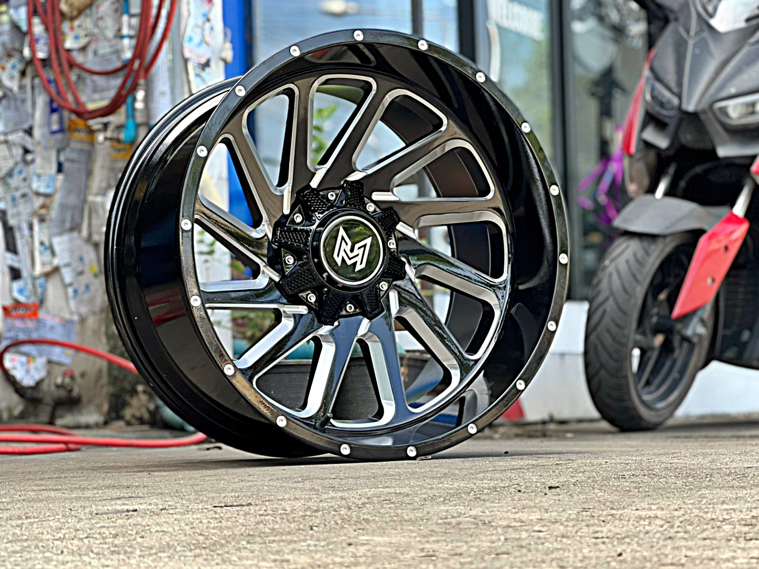 TRITON ทรงเมกา ที่ STEP9