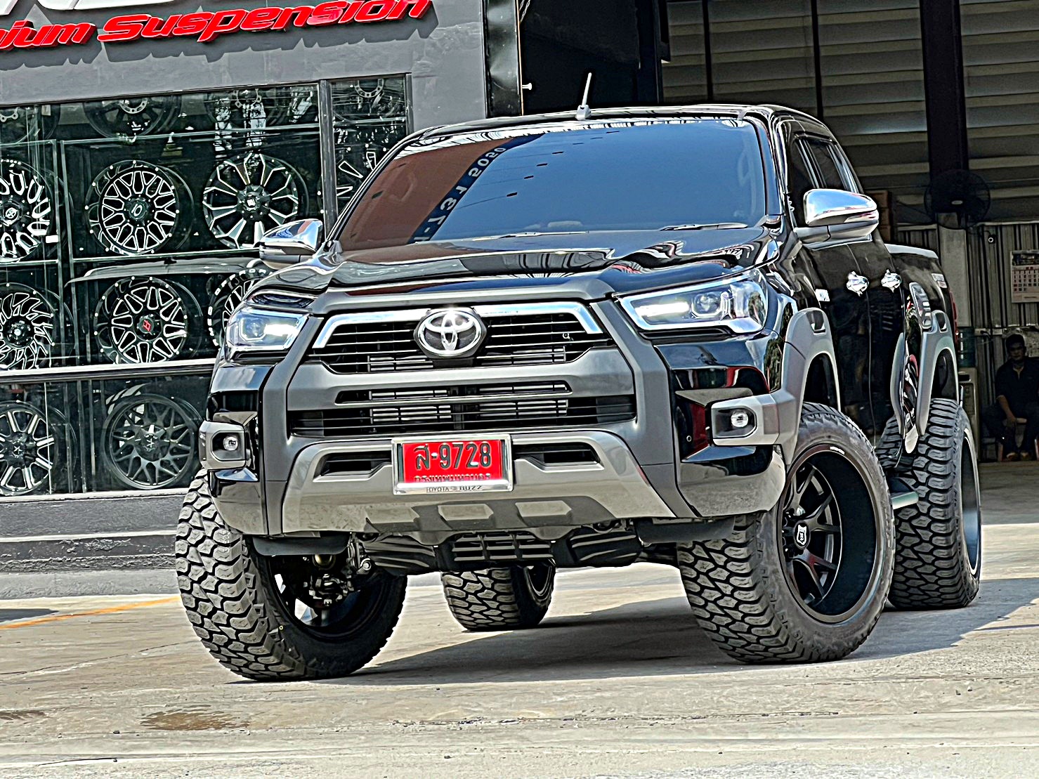 TOYOTA REVO แต่งทรงเมกาที่ STEP9