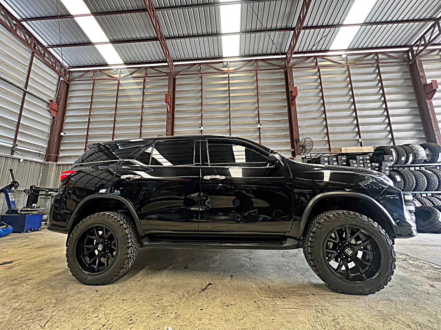 TOYOTA FORTUNER LEGENDER แต่งทรงเมกาที่ STEP9