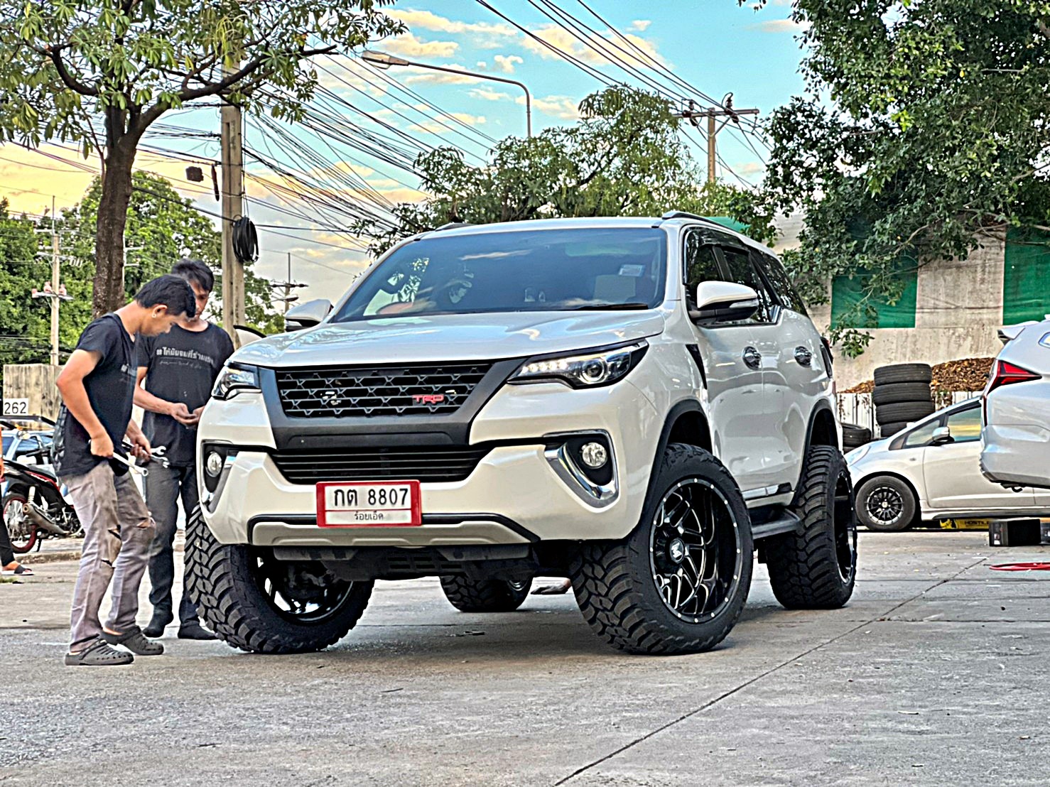 FORTUNER ทรงเมกา ล้อขอบ20 ที่ STEP9