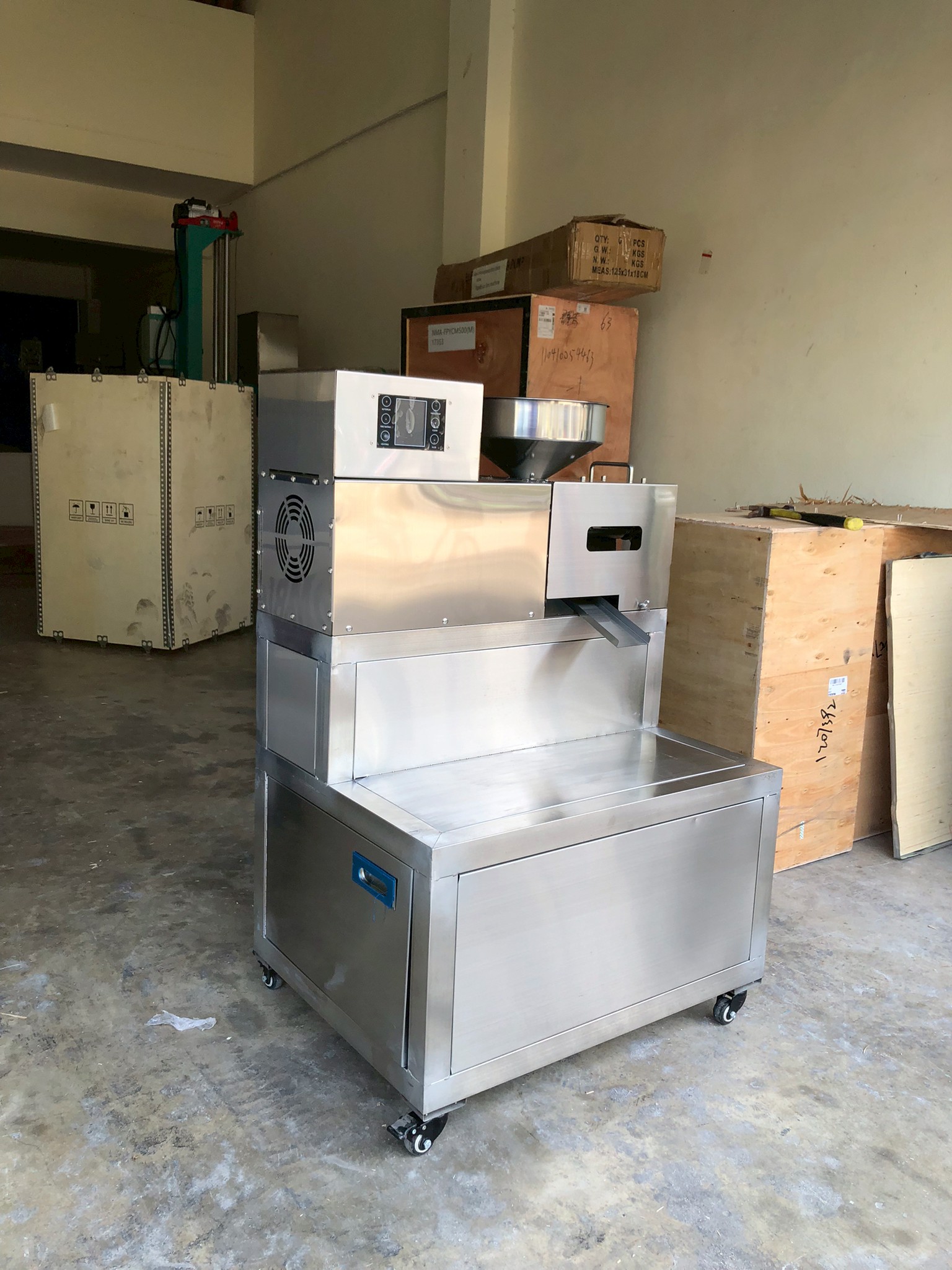 18418 เครื่องสกัดน้ำมันขนาด SME เคลื่อนย้ายได้สะดวกมีที่เก็บของ P20