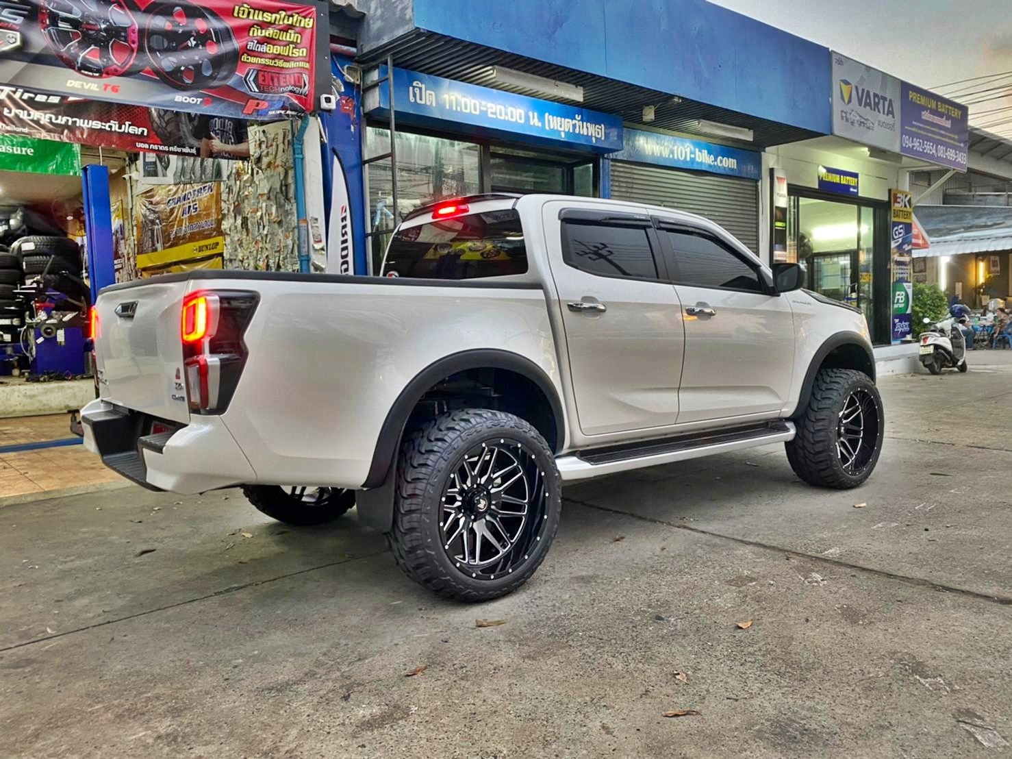 D-MAX ทรงเมกา ต้องมาที่ STEP9