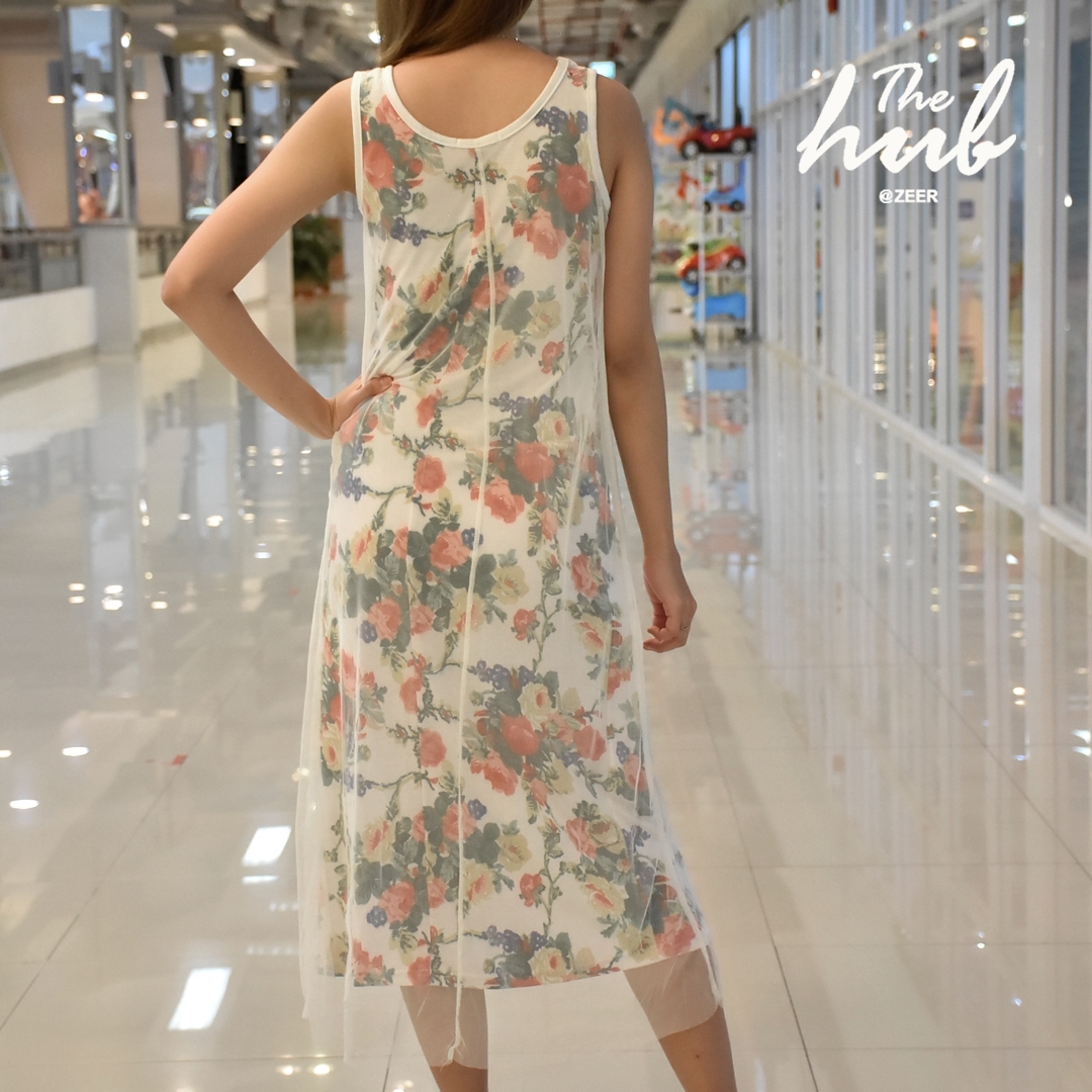 เดรสแขนกุดลายดอกไม้