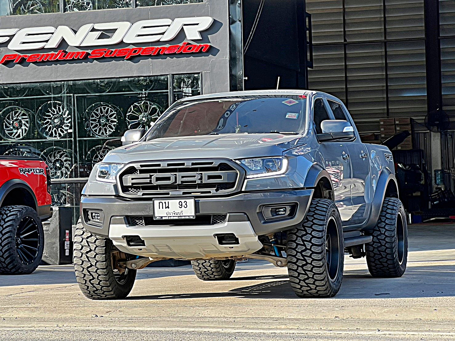 FORD RAPTOR ล้อยาง ทรงเมกา ที่ STEP9
