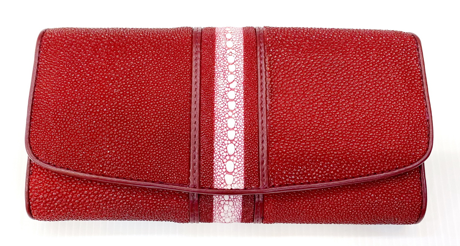 กระเป๋าสตางค์หนังปลากระเบนแท้ 3พับยาว ปลากระเบนหนาม สีแดงเลือดหมู