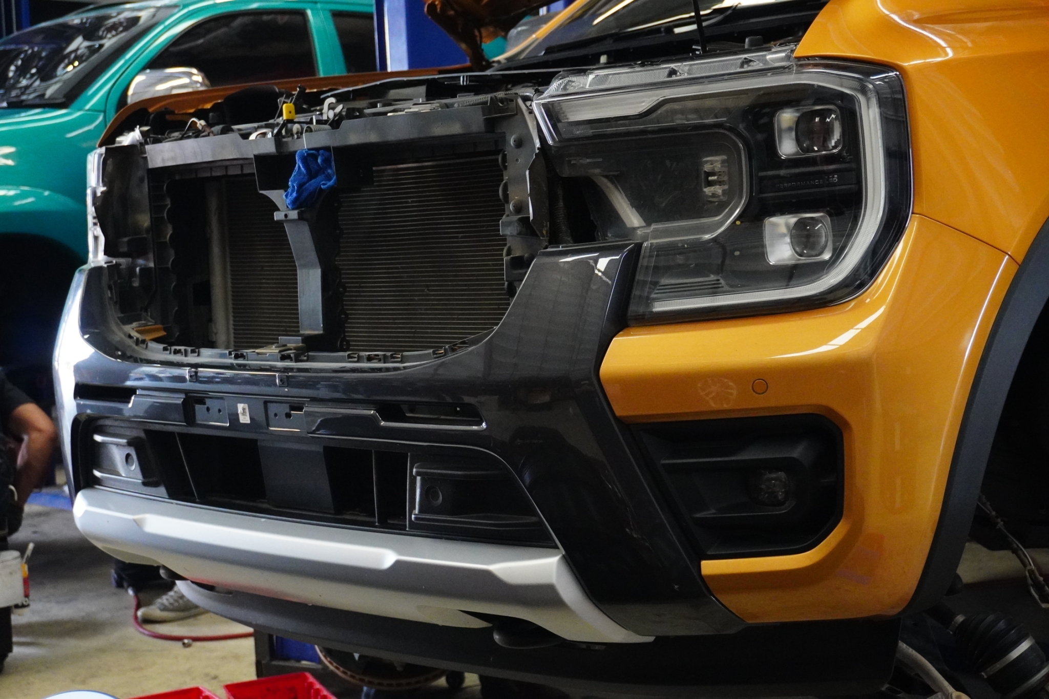 FORD RANGER NEXTGEN จองคิวมาจาก ชุมพร แต่งทรงเมกาที่ STEP9