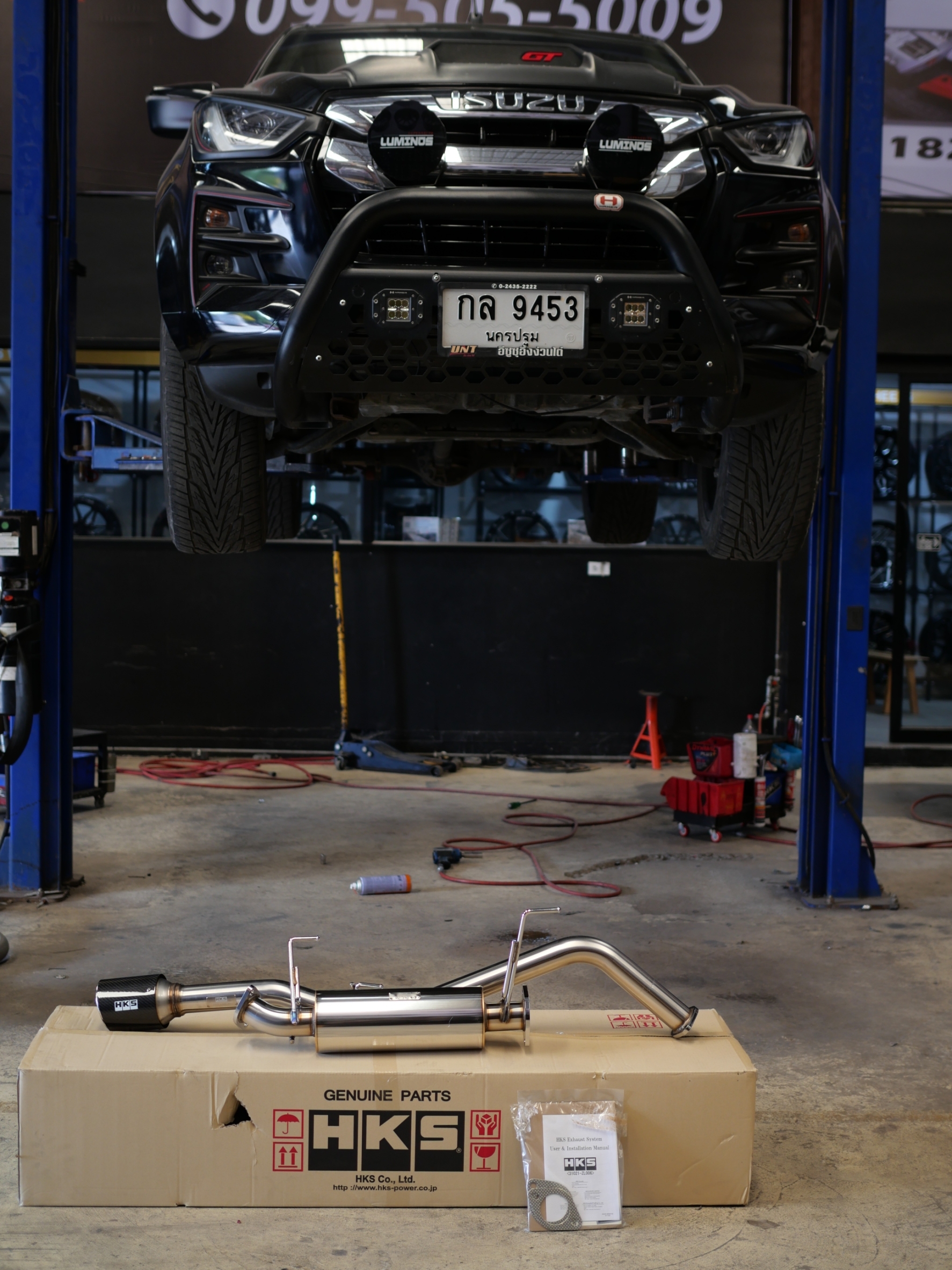 ท่อ HKS ปลายคาร์บอน คู่ออกข้าง รหัส 31021-ZL006 ใส่กับ ISUZU D-MAX