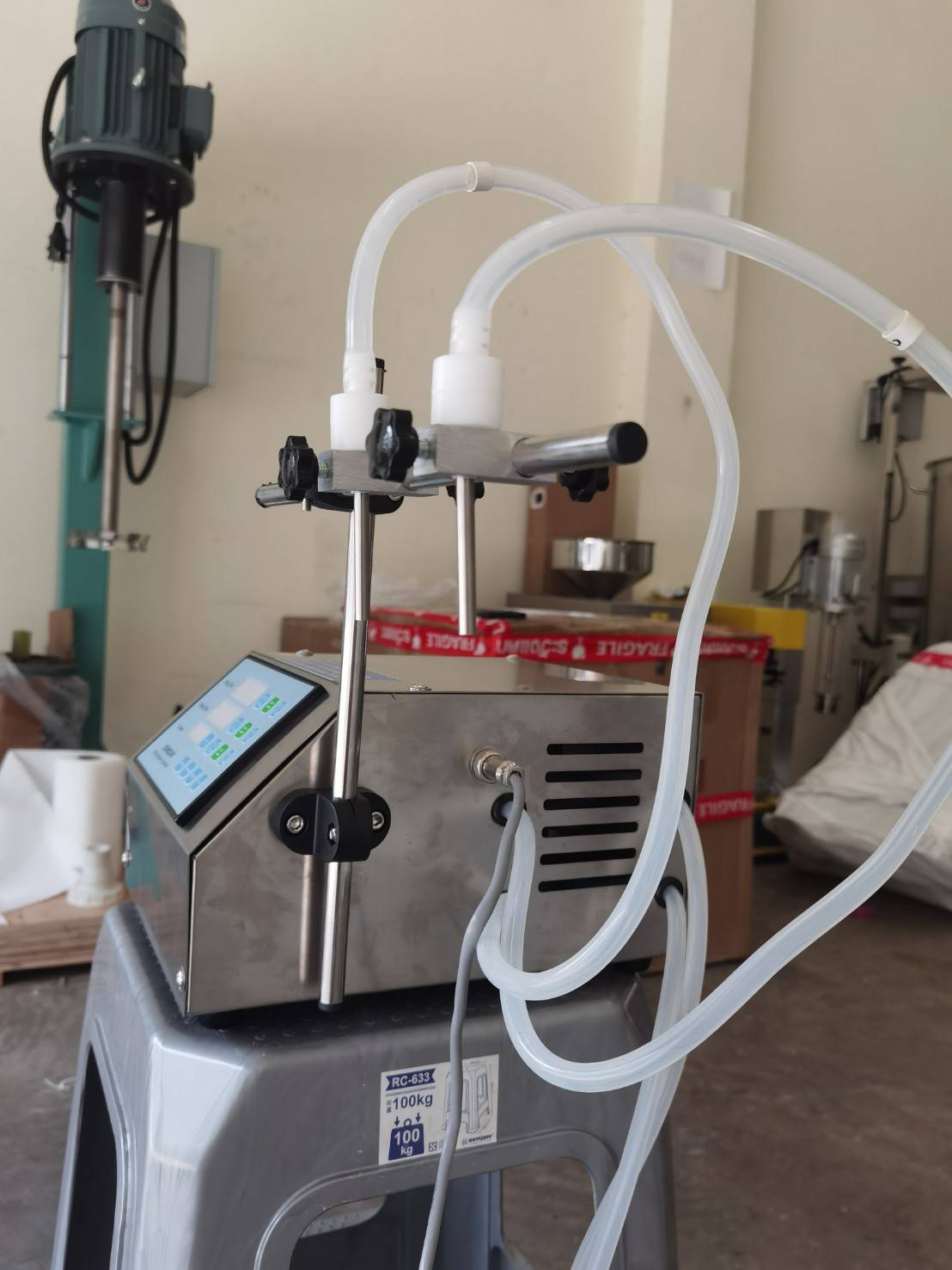 16540 2หัว เครื่องบรรจุของเหลว ตั้งค่าได้ตั้งแต่ 30-4000ml ZS-DPYT2P