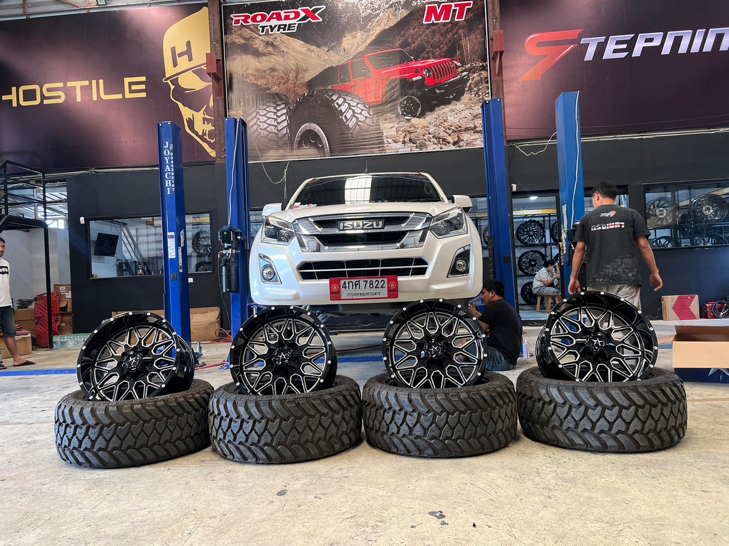 D-MAX แต่งทรงเมกาที่ STEP9