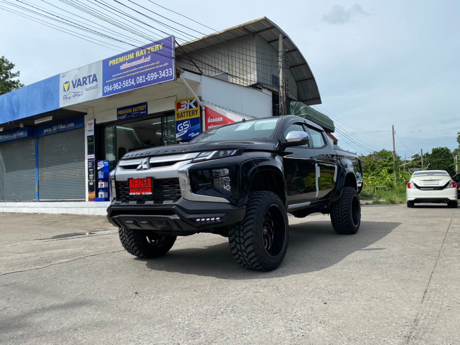 TRITON ป้ายแดงจัดทรงเมกาที่ STEP9