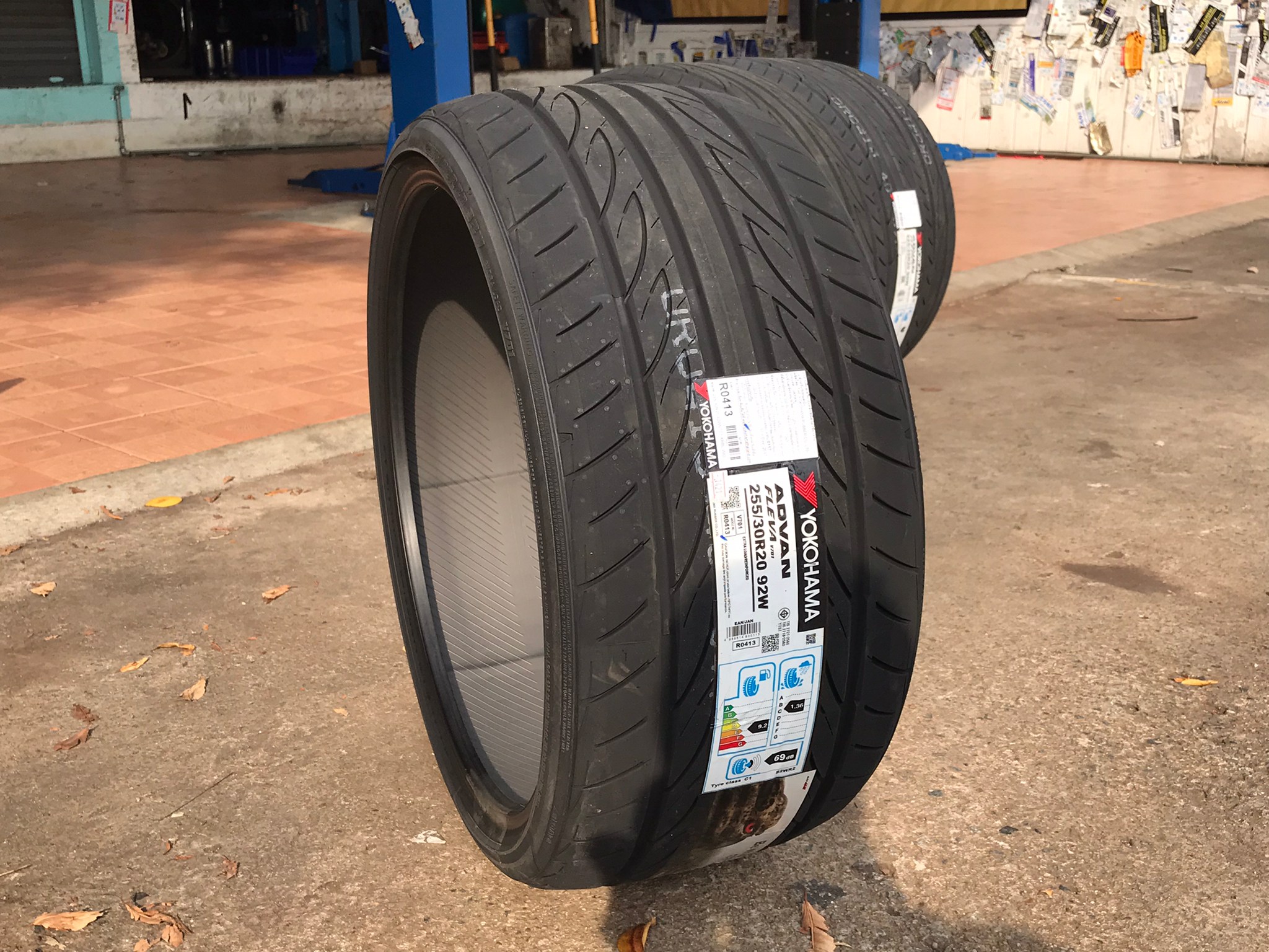 YOKOHAMA ADVAN FLEVA V701 255/30-20 ราคาถูกที่ STEP9