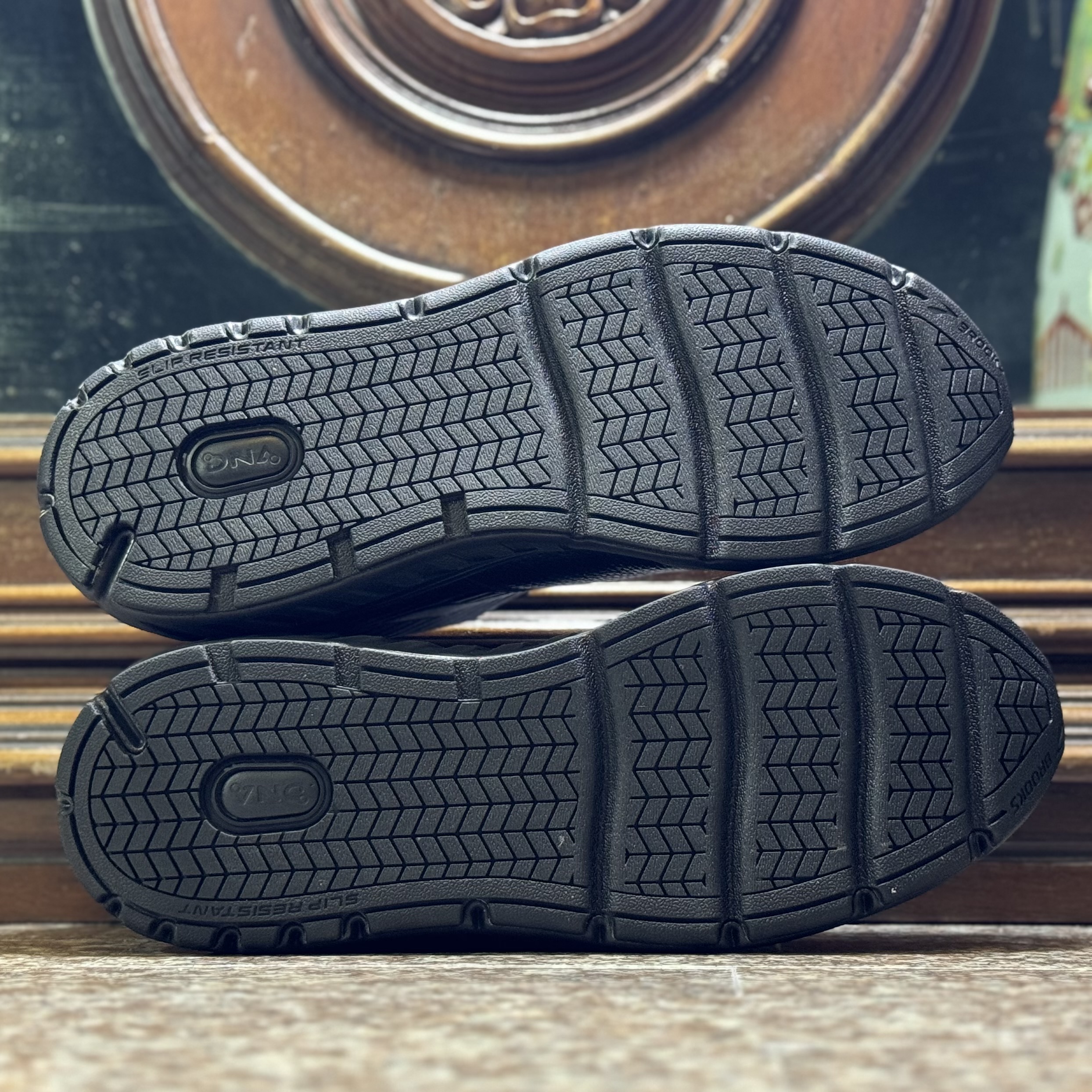 รองเท้า Brooks Addiction Walker 2 ‘TripleBlack’ #มือ2 (M14US)