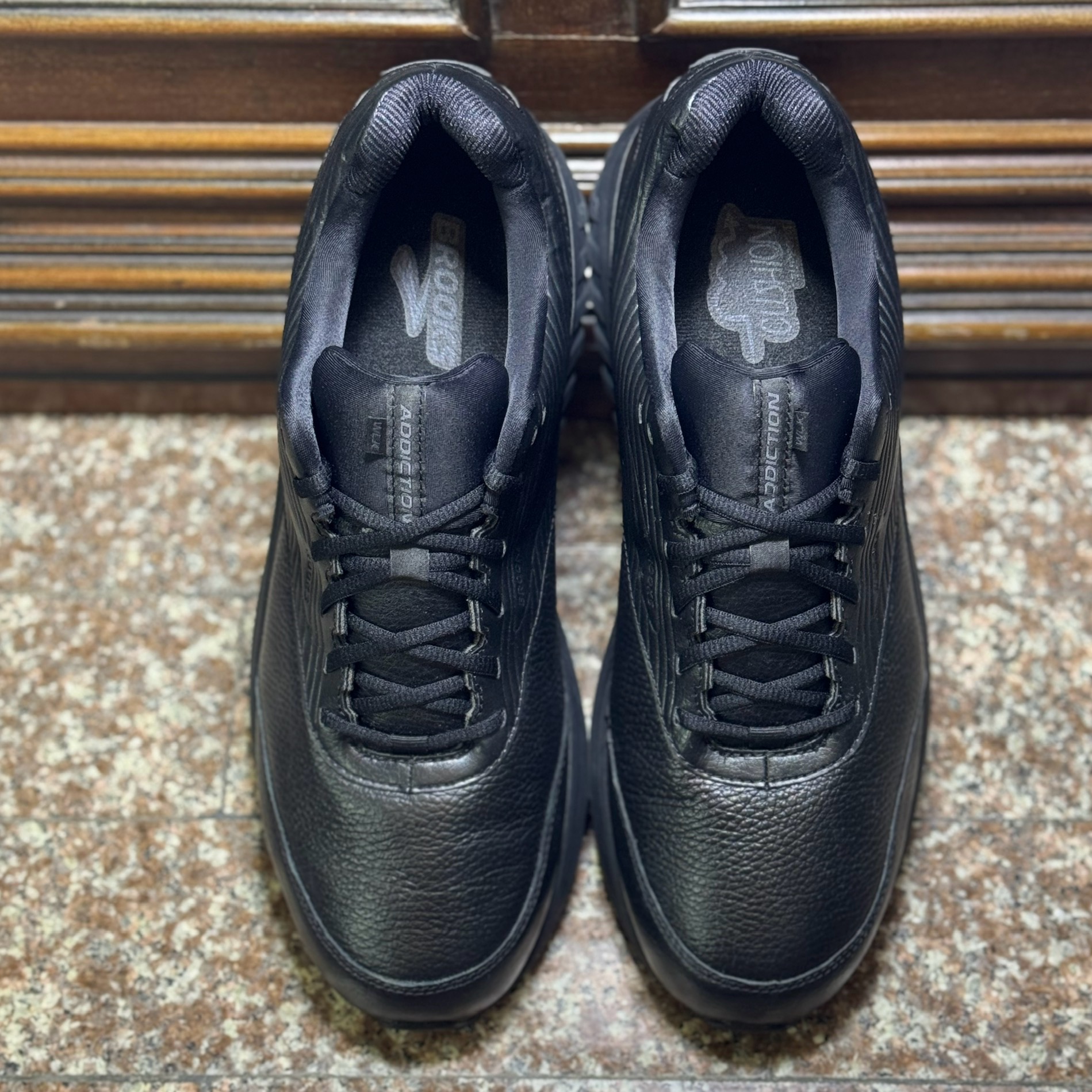 รองเท้า Brooks Addiction Walker 2 ‘TripleBlack’ #มือ2 (M14US)