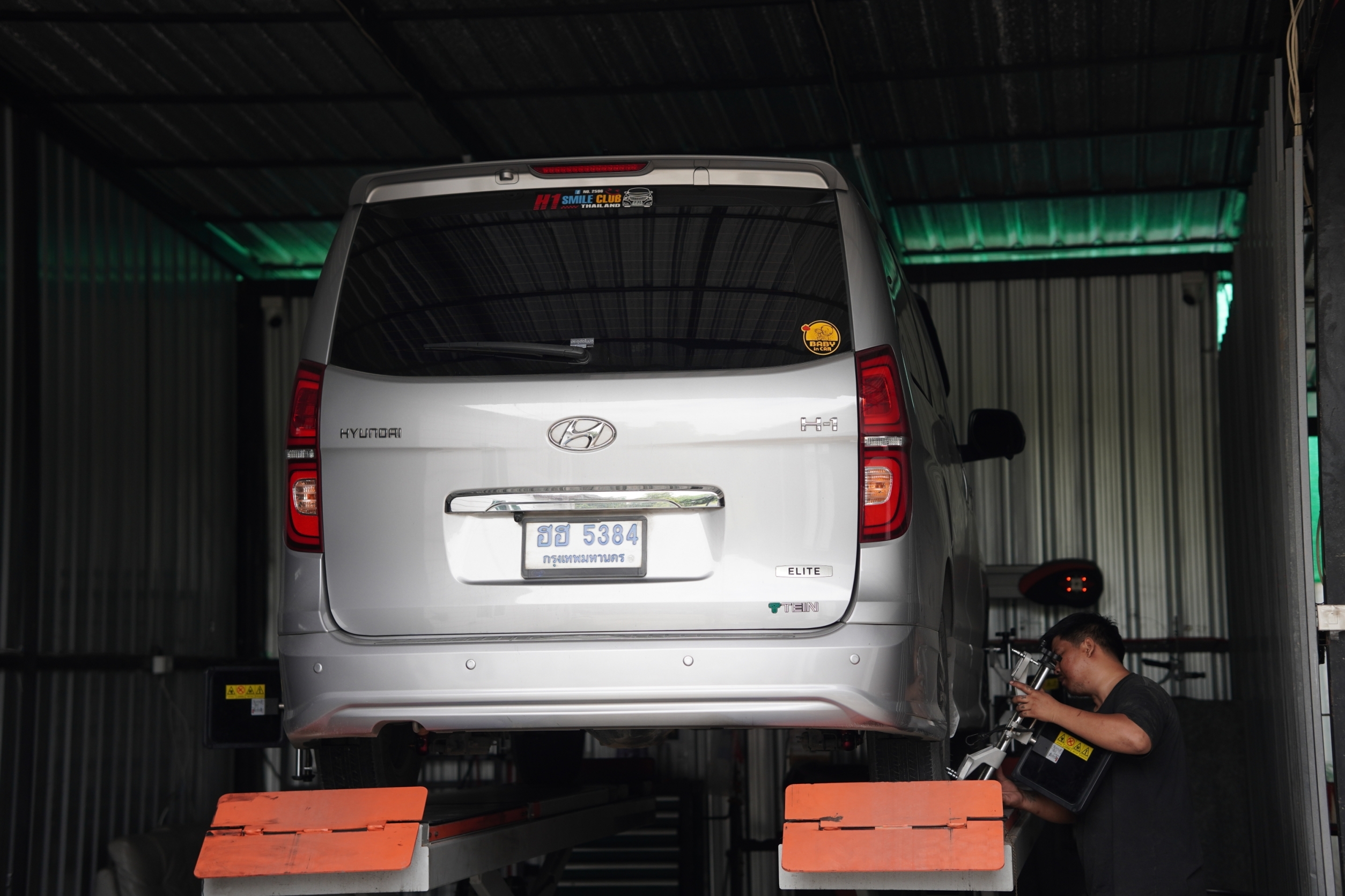 โช๊ค PROFENDER ใส่่ HYUNDAI H1 ปรับนุ่ม16ระดับที่ STEP9