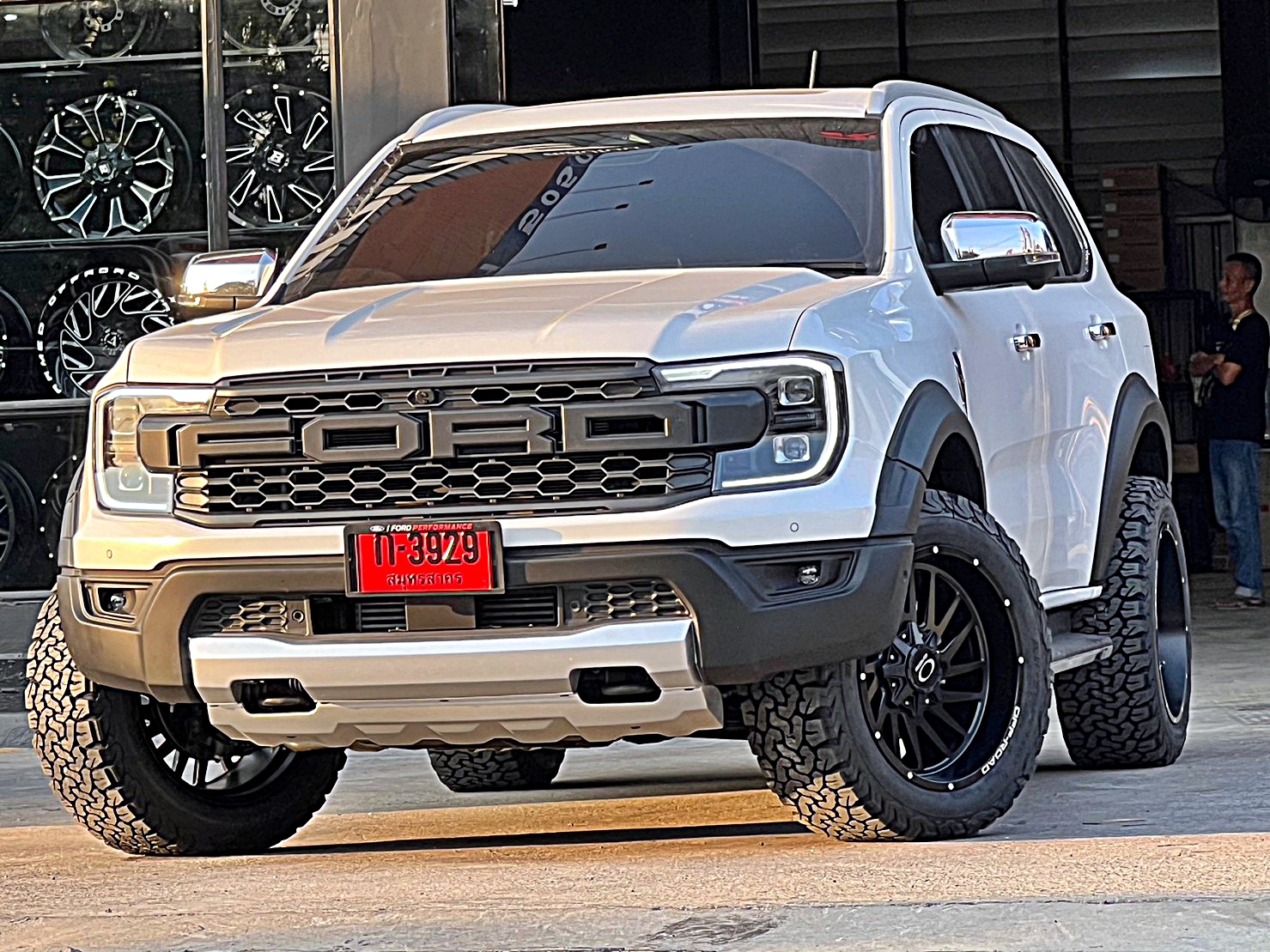 FORD EVEREST NEXTGEN แต่งวทรงเมกาที่ STEP9