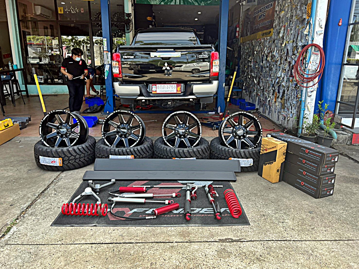 TRITON ทรงเมกา ที่ STEP9