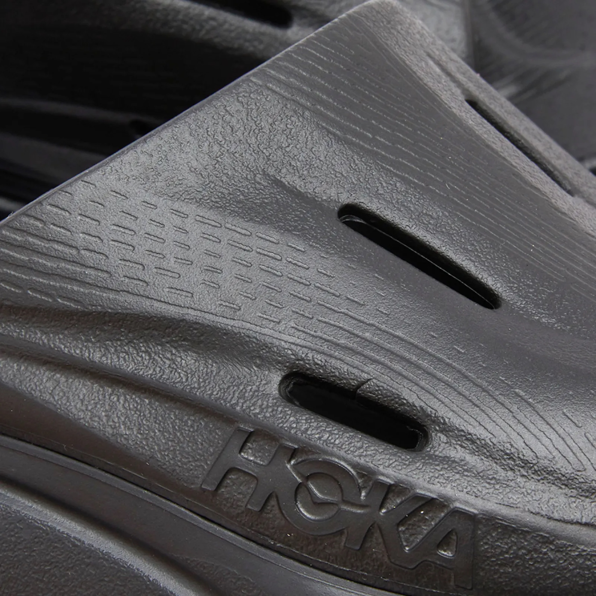 รองเท้า HOKA Ora Recovery Slide 3 ‘TripleBlack’ (M8/9US)