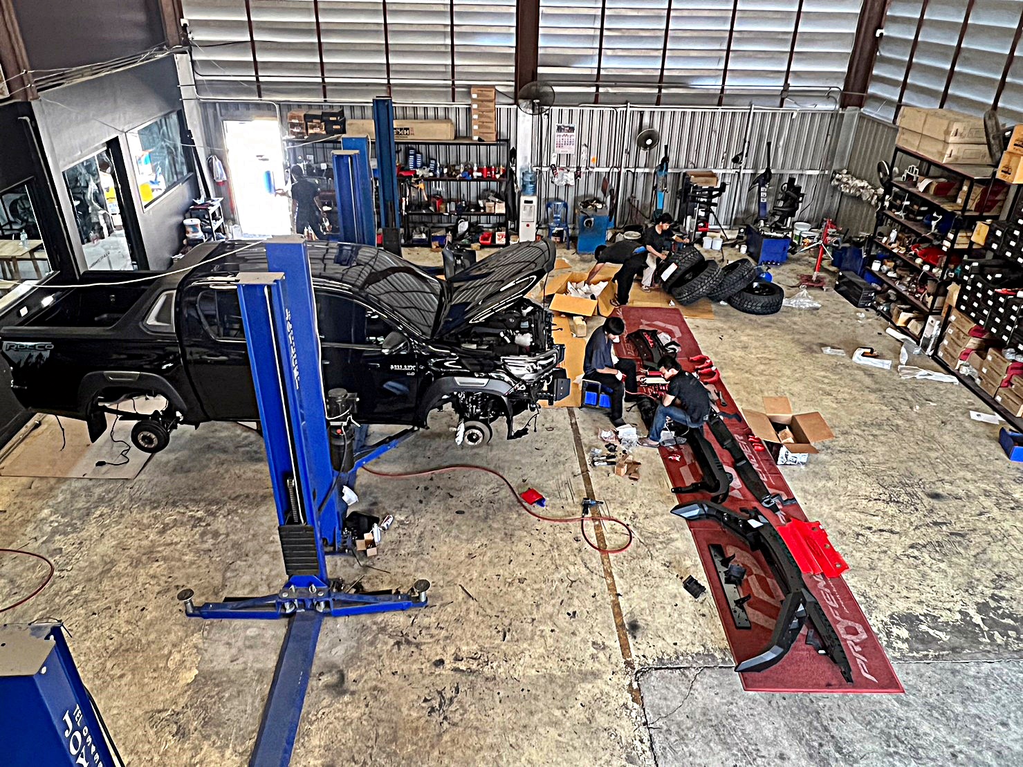 TOYOTA ROCCO จองคิวมาจาก กาญจนบุรี จัดเต็มรอบคัน แต่งแนวเมกา