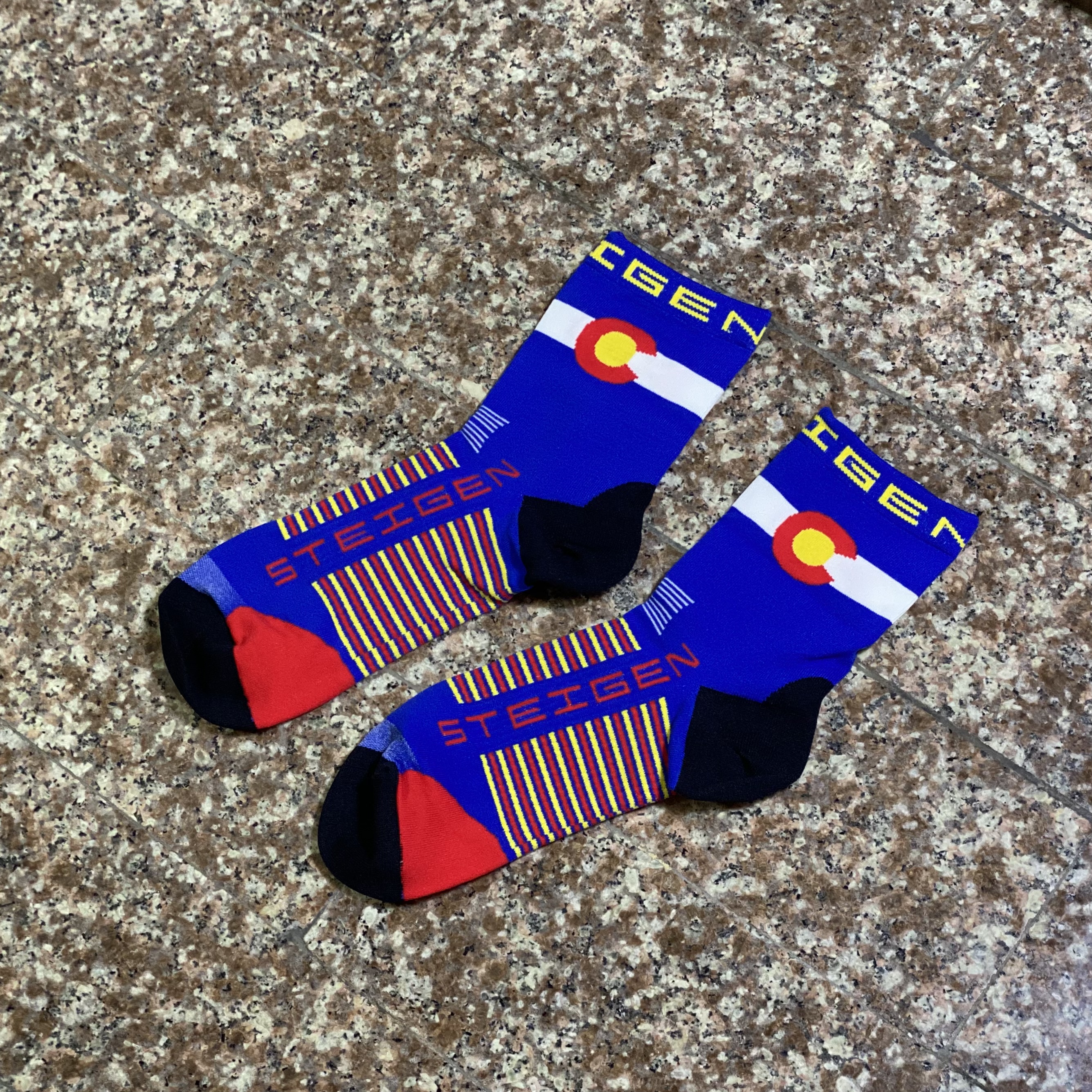 ถุงเท้าวิ่ง Steigen Performance 1/2 Running Socks ‘LIMITED’