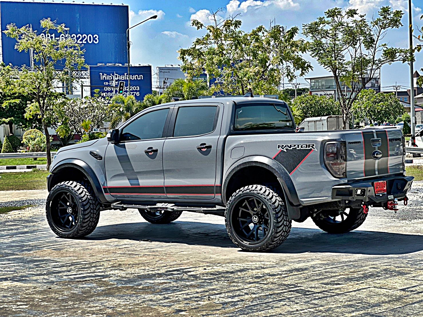 FORD RAPTOR ทรงเมกา่ ล้อ HOSTILE H113