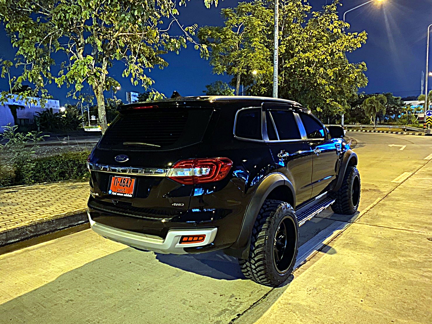 FORD EVEREST ทรงเมกา ล้อ HOSTILE H120 โคตรหล่อ