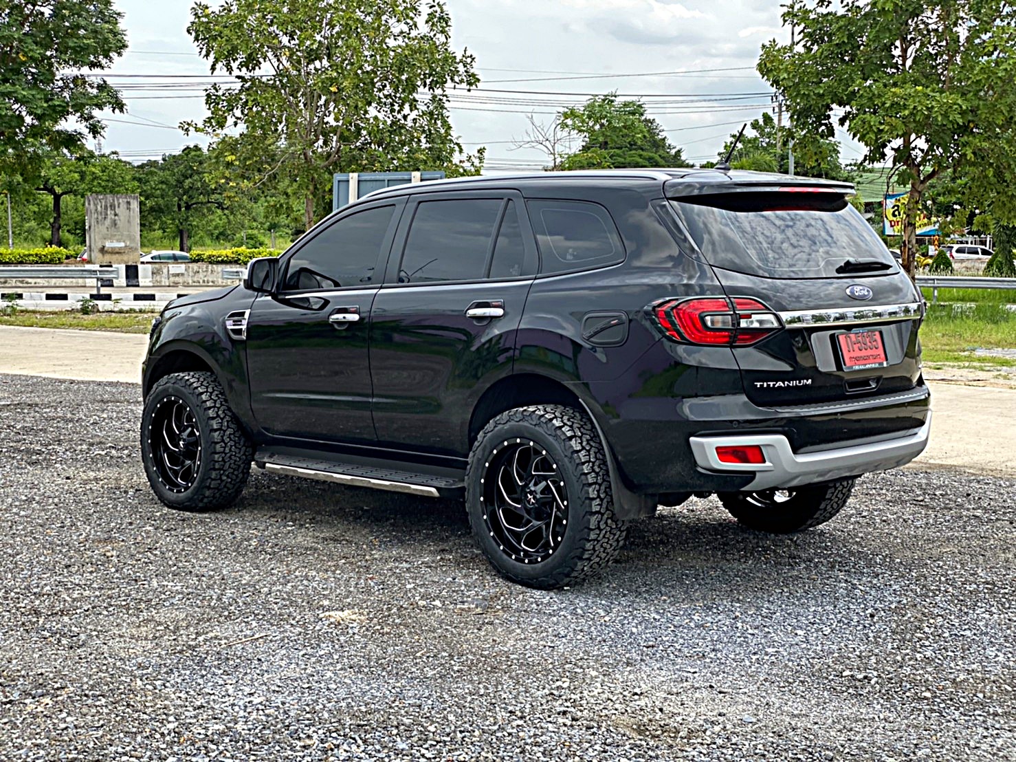 FORD EVEREST ป้ายแดงจัดล้อ20 แบบไม่ยก