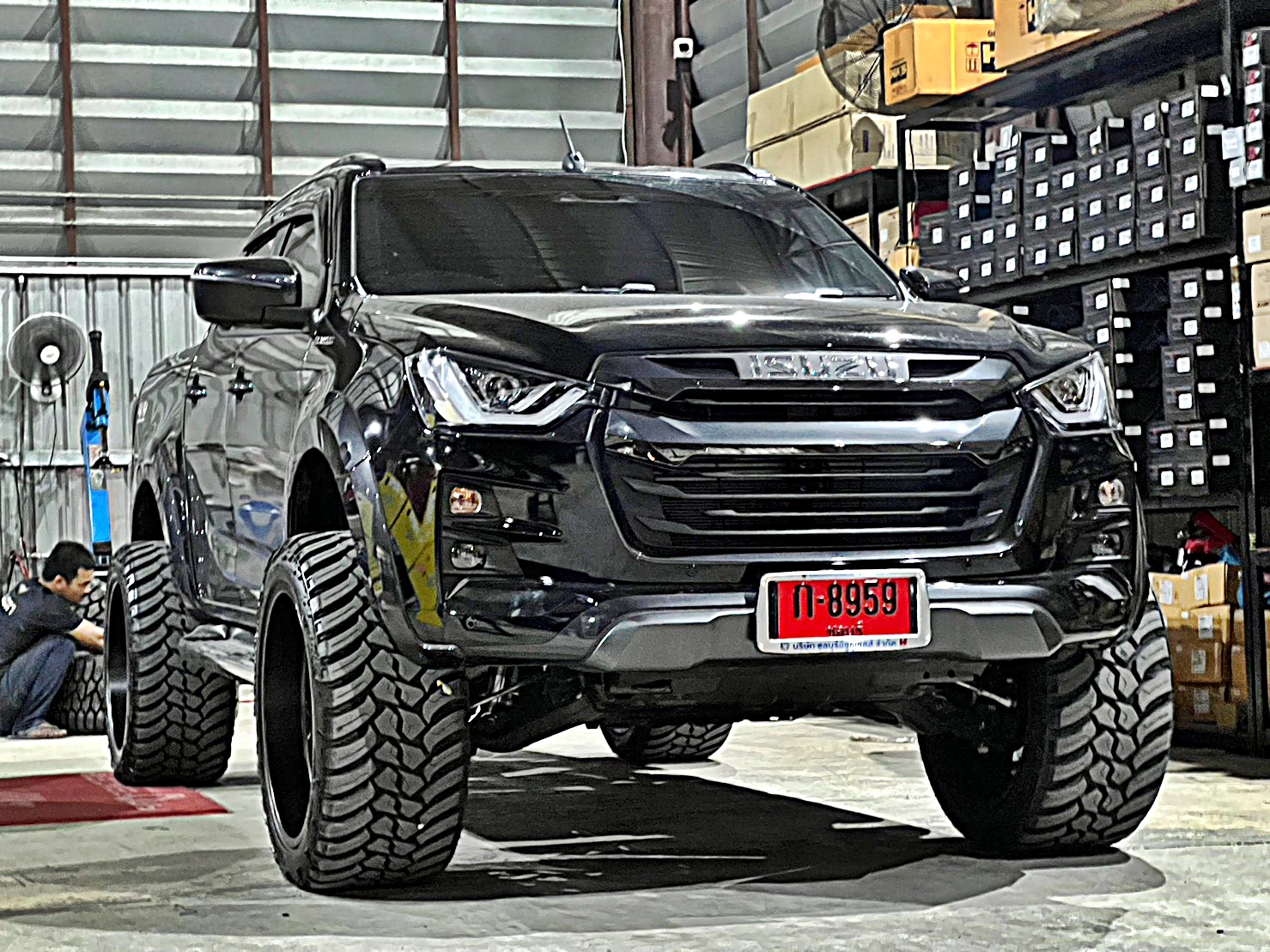 D-MAX ทรงเมกา จัดล้อแท้ HOSTILE ที่ STEP9