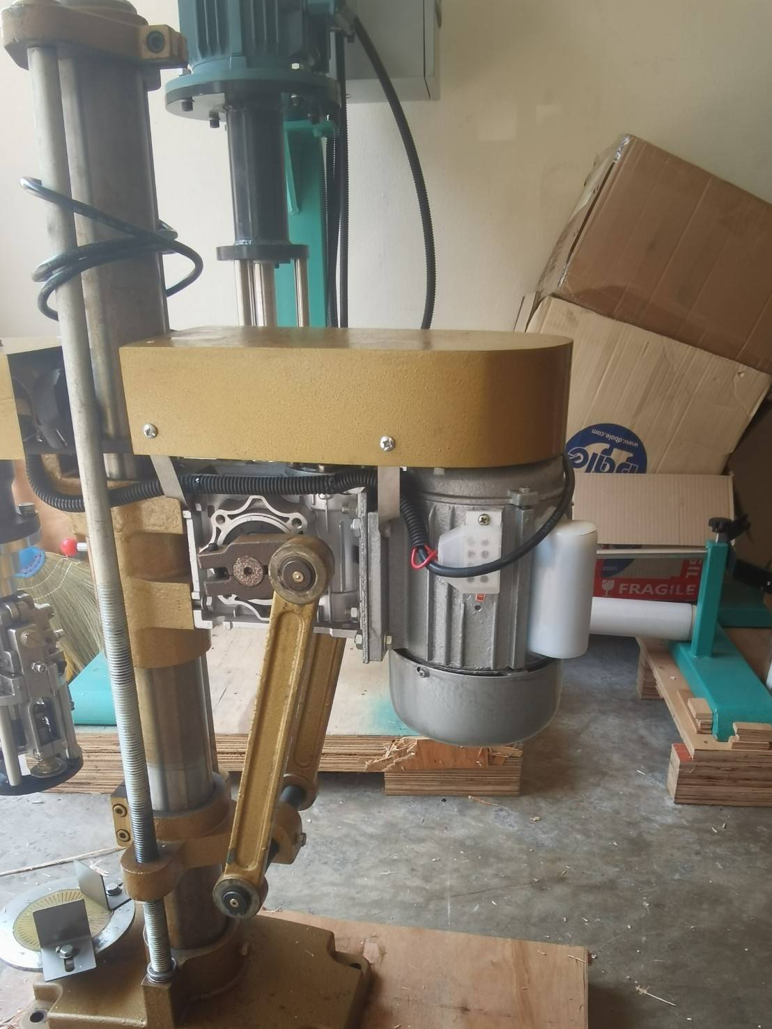 🌈15484 เครื่องหมุนฝาขวดน้ำดื่มกึ่งอัตโนมัติ หมุนฝาขวดพลาสติก ขวดแก้ว ฝาอลูมิเนียม ฝาเกลียว