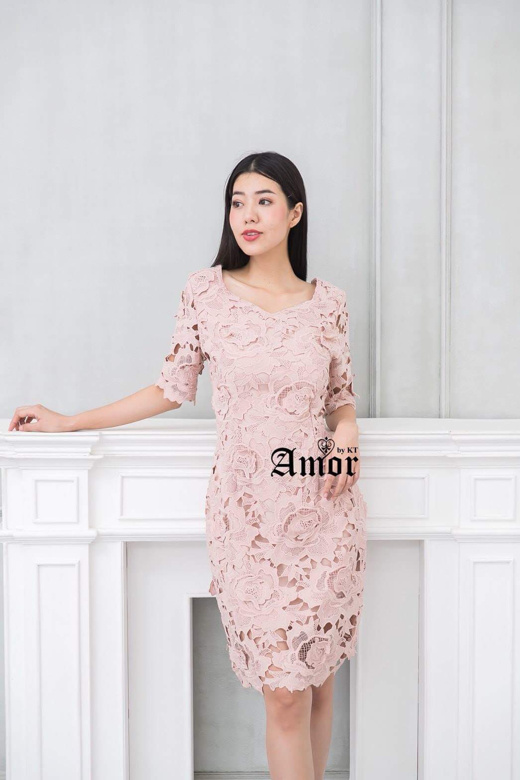 ชุดเดรสลูกไม้ ดอกลอย 3 มิติ