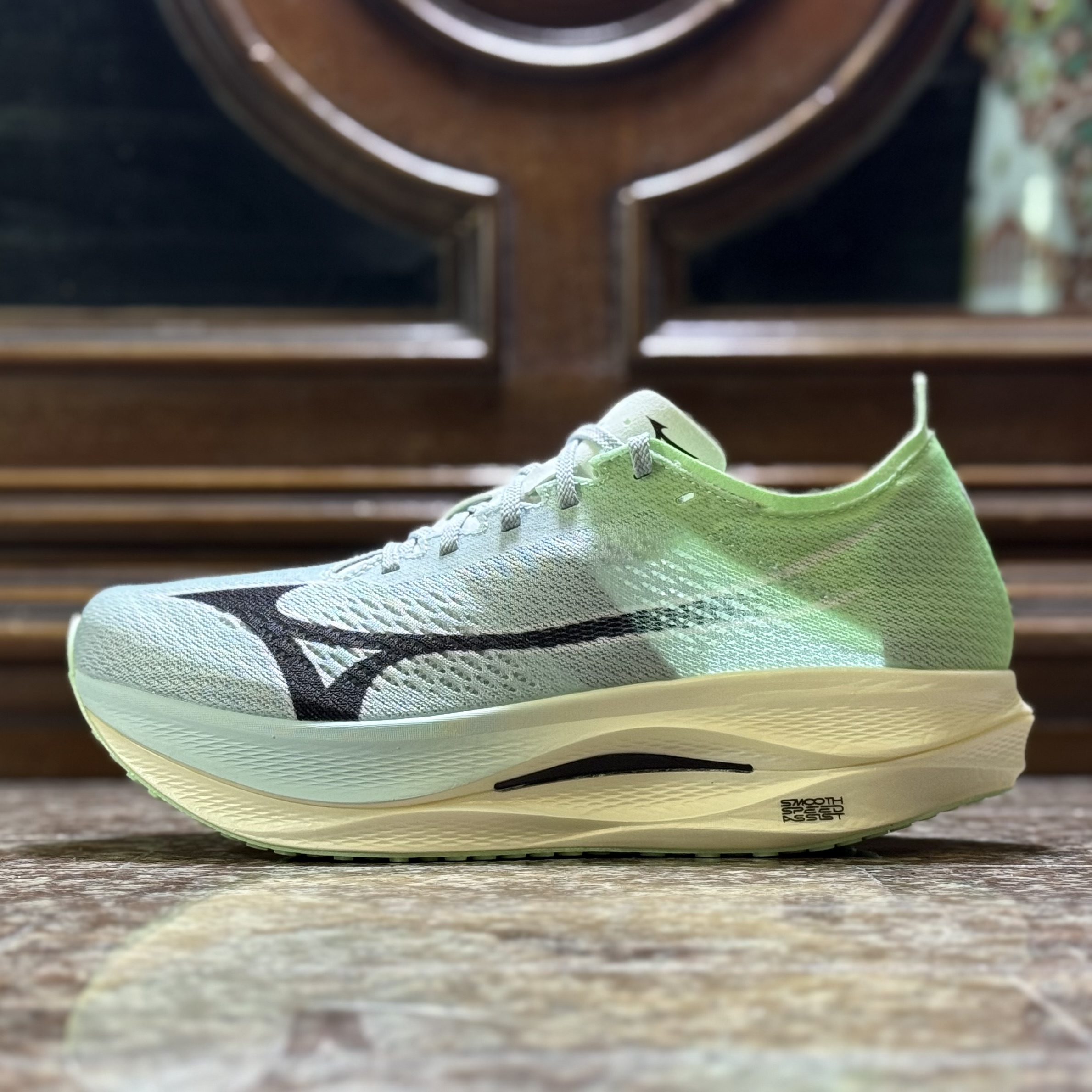 รองเท้าวิ่ง Mizuno Wave Rebellion Pro Low (M7.5/9US)