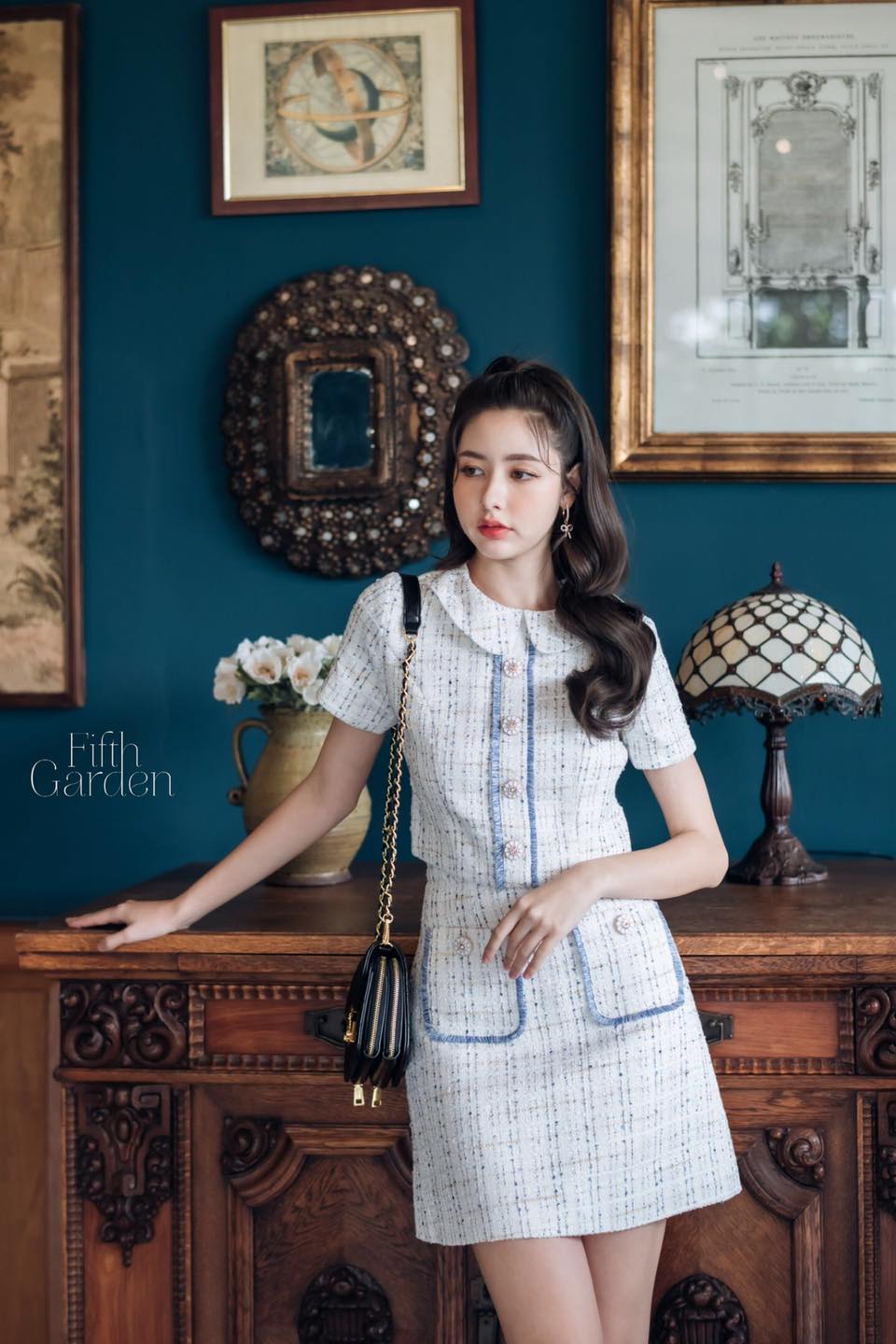 ชุด set สุดคิ้วท์มาพร้อมกับผ้าทวีทชาแนลสุดหรูลงตัวสุด ๆ บอกเลยว่าสวยมว๊ากกก สวยยันกระดุมเลยค่ะซิสสส